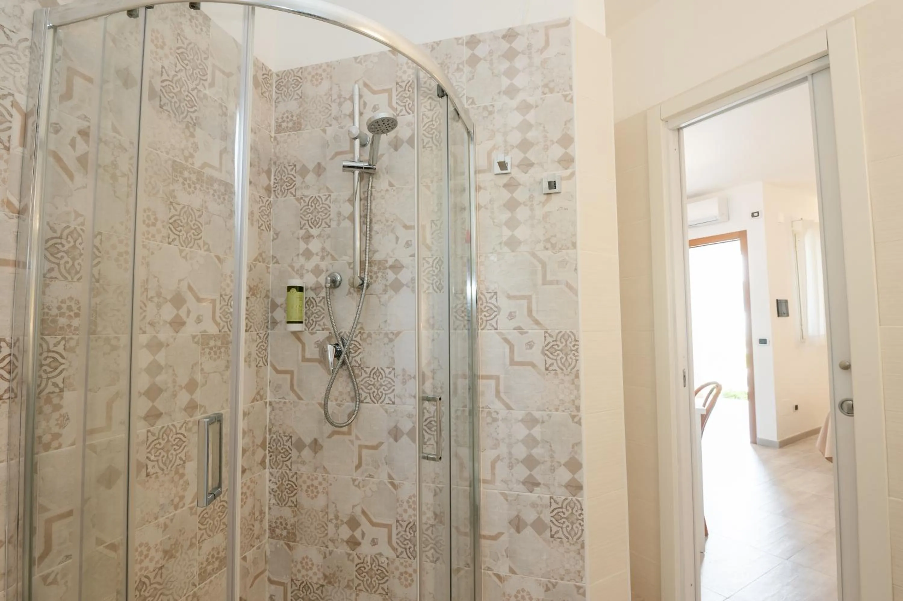 Shower in Garden Hotel Ripa