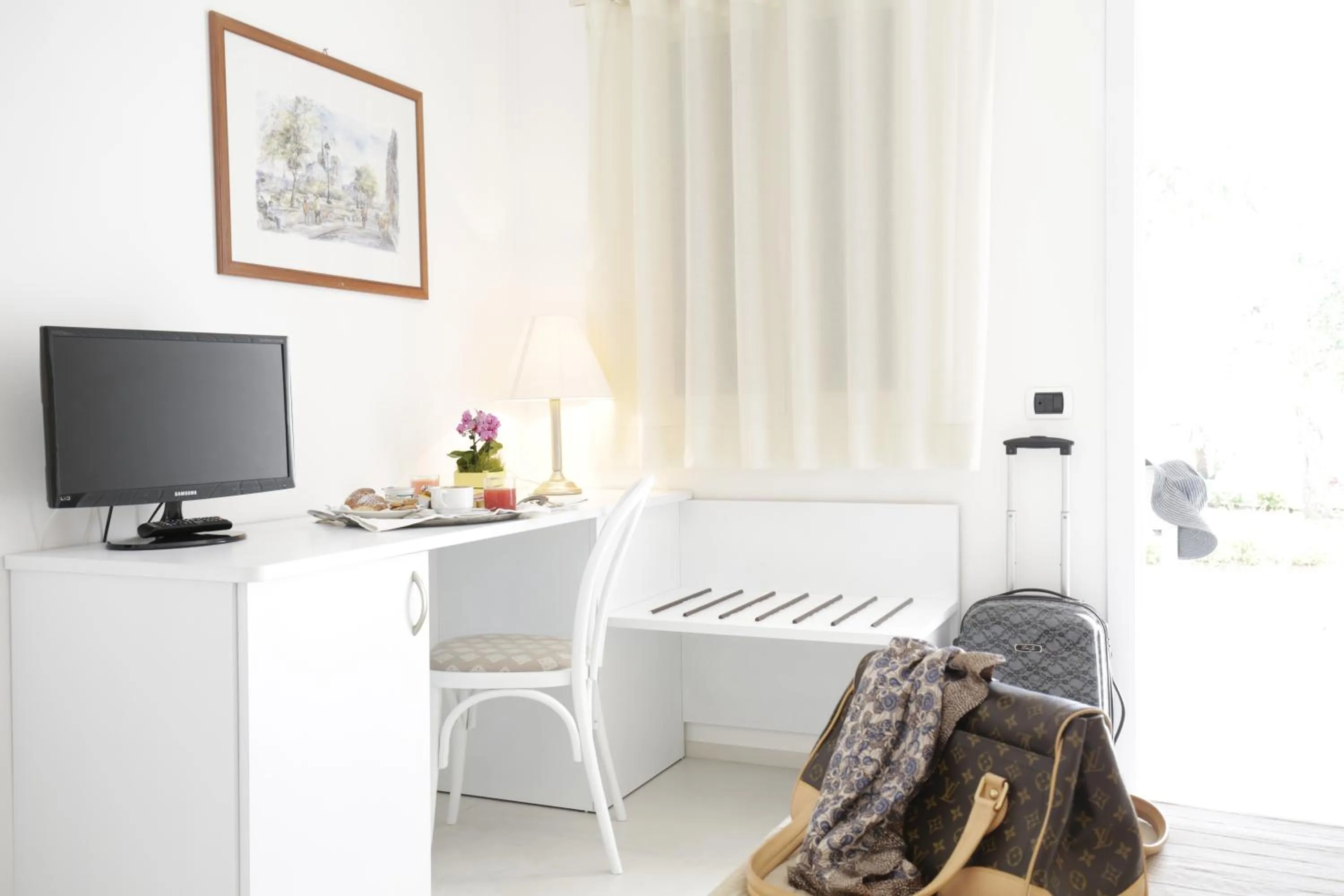 TV and multimedia in Garden Hotel Ripa