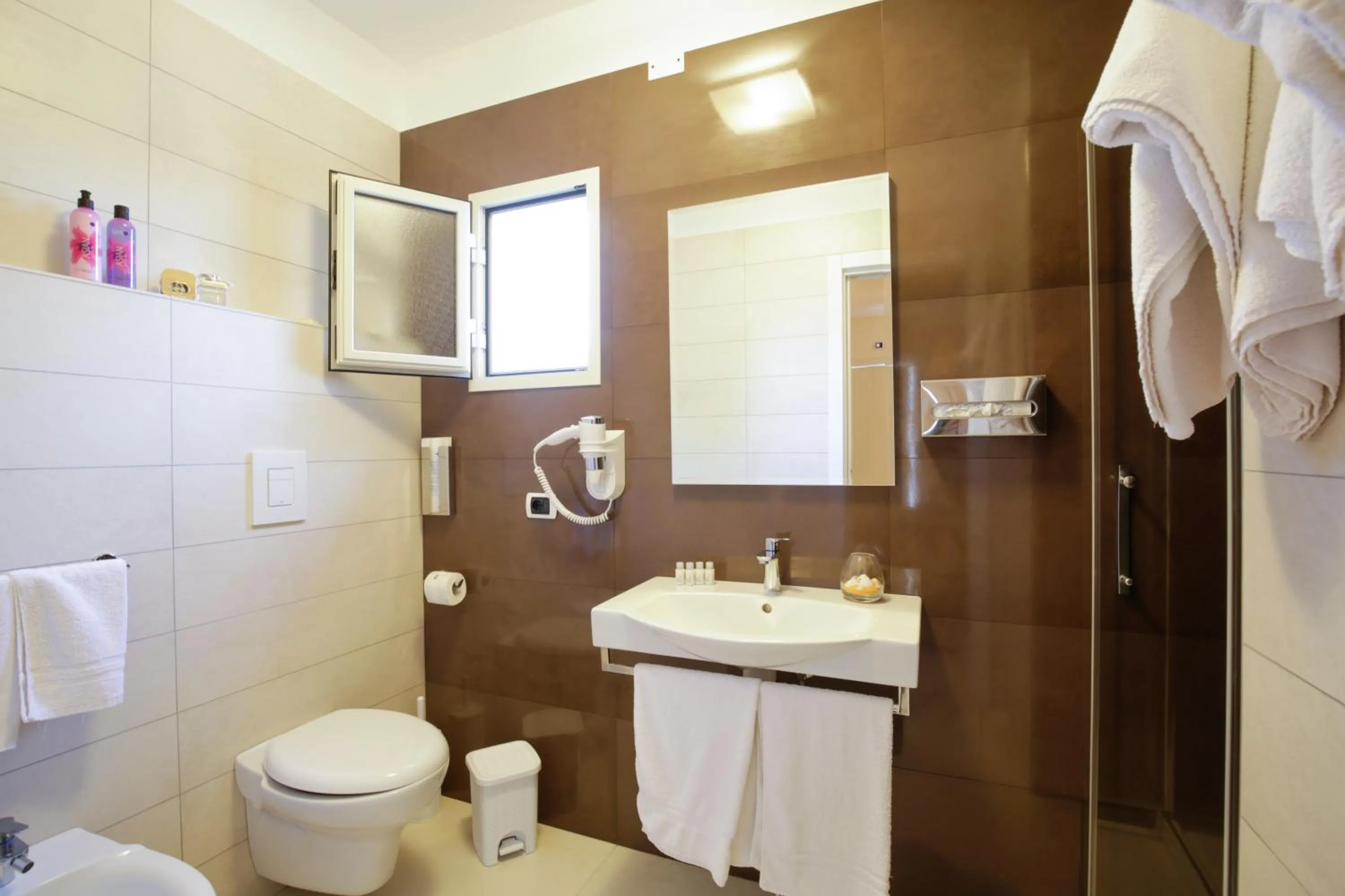 Bathroom in Garden Hotel Ripa