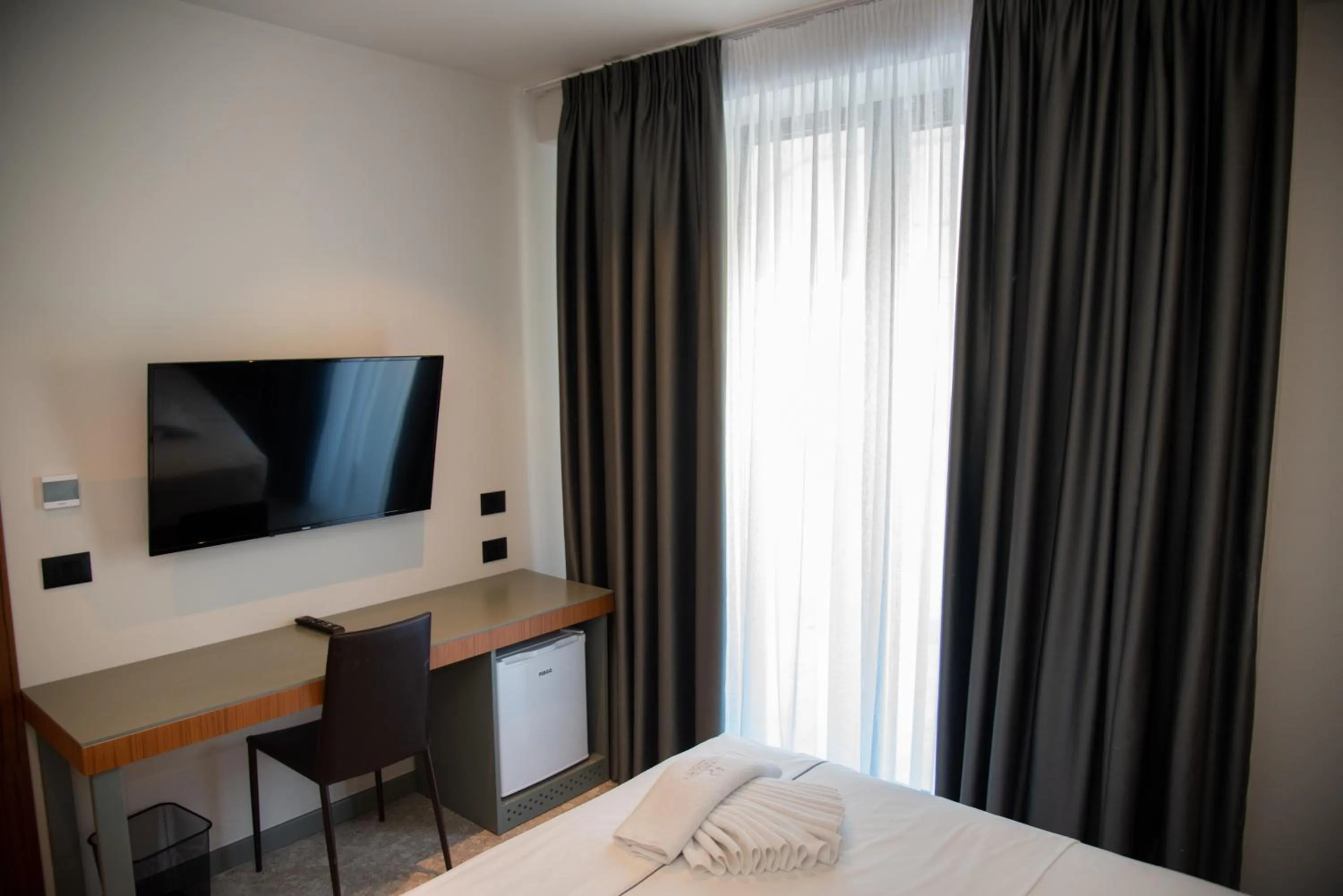 Communal lounge/ TV room, Bed in Adria Palace