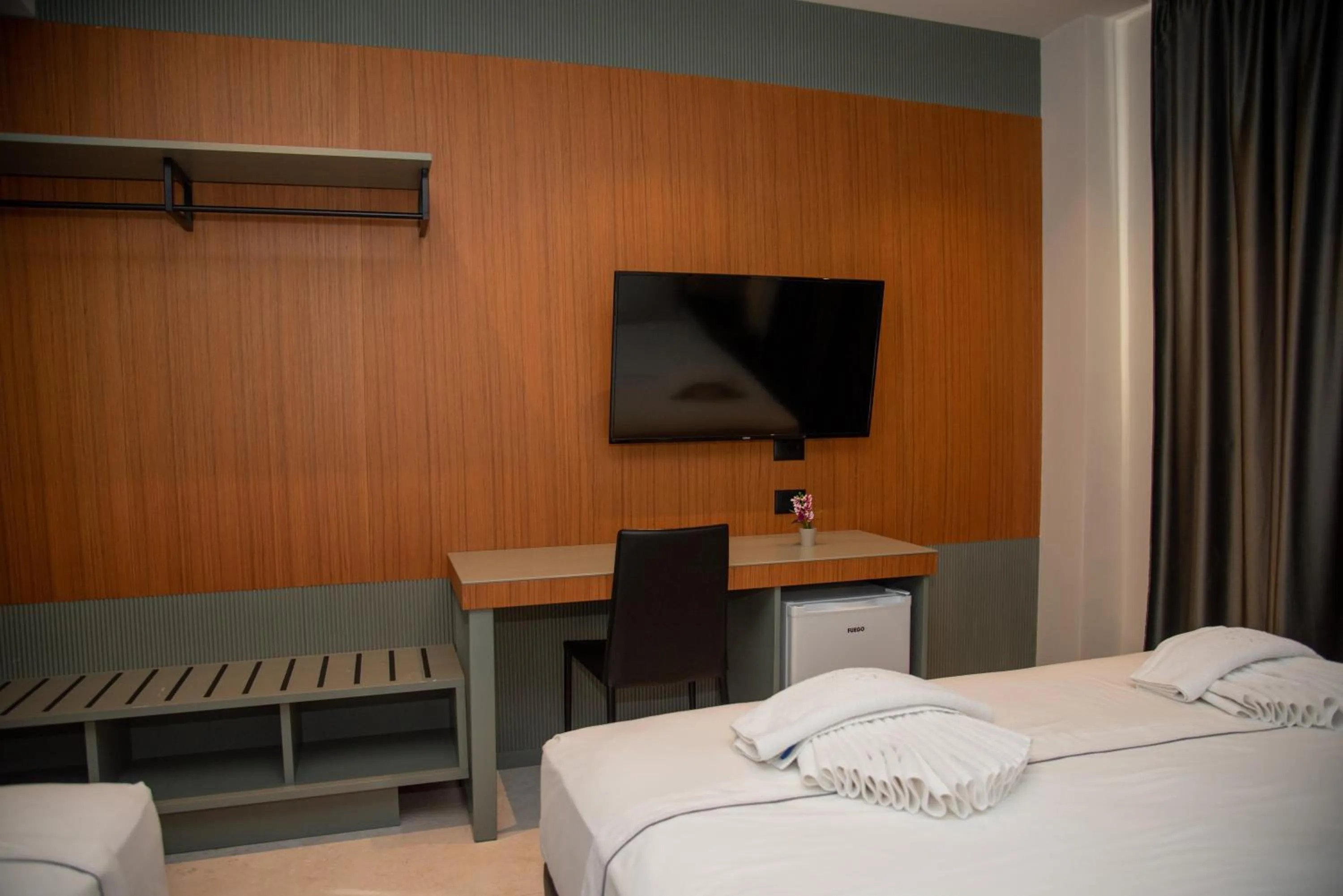 Communal lounge/ TV room, Bed in Adria Palace
