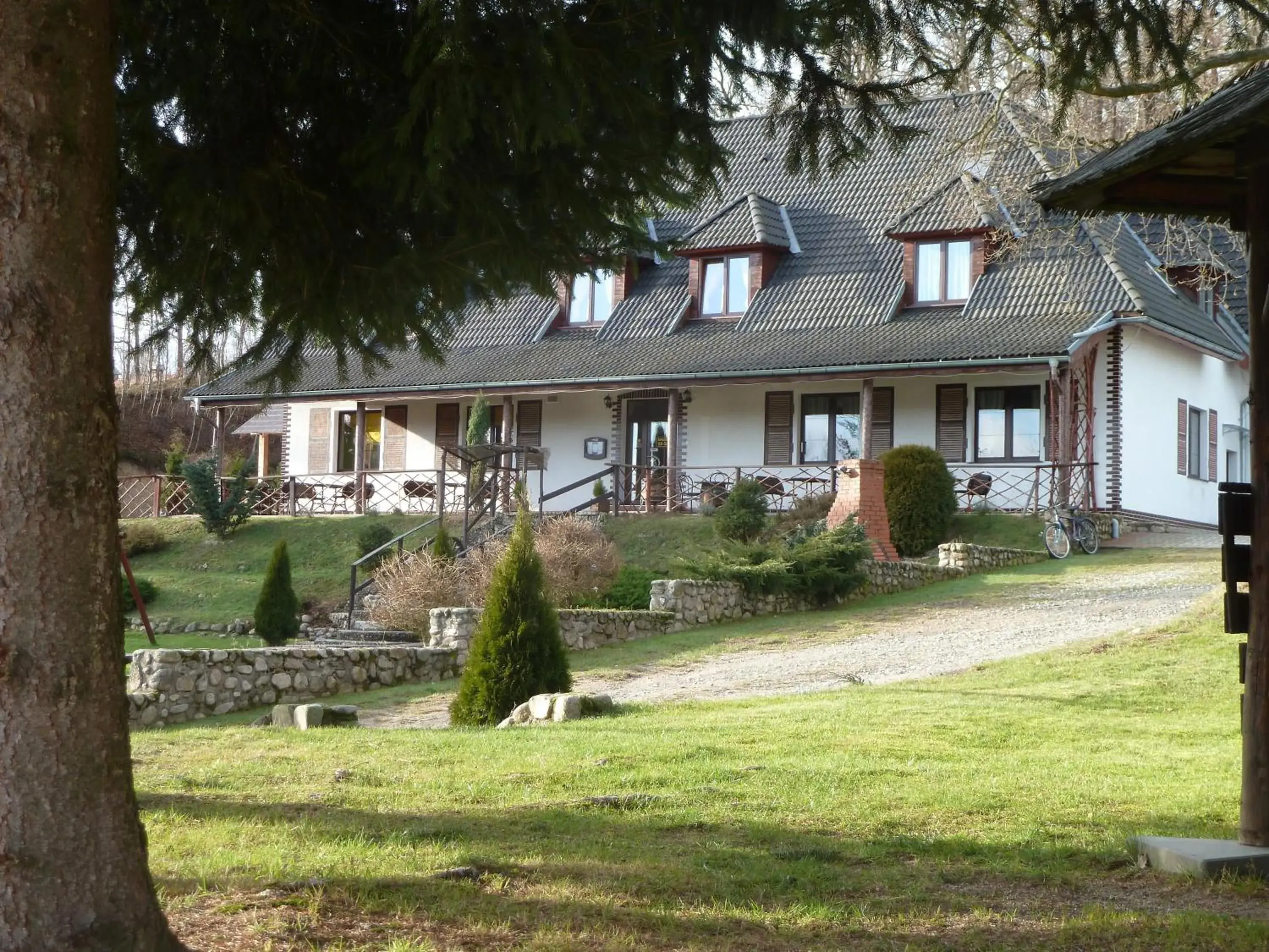 Zajazd Pod Skarpą Zajazd Pod Skarpą