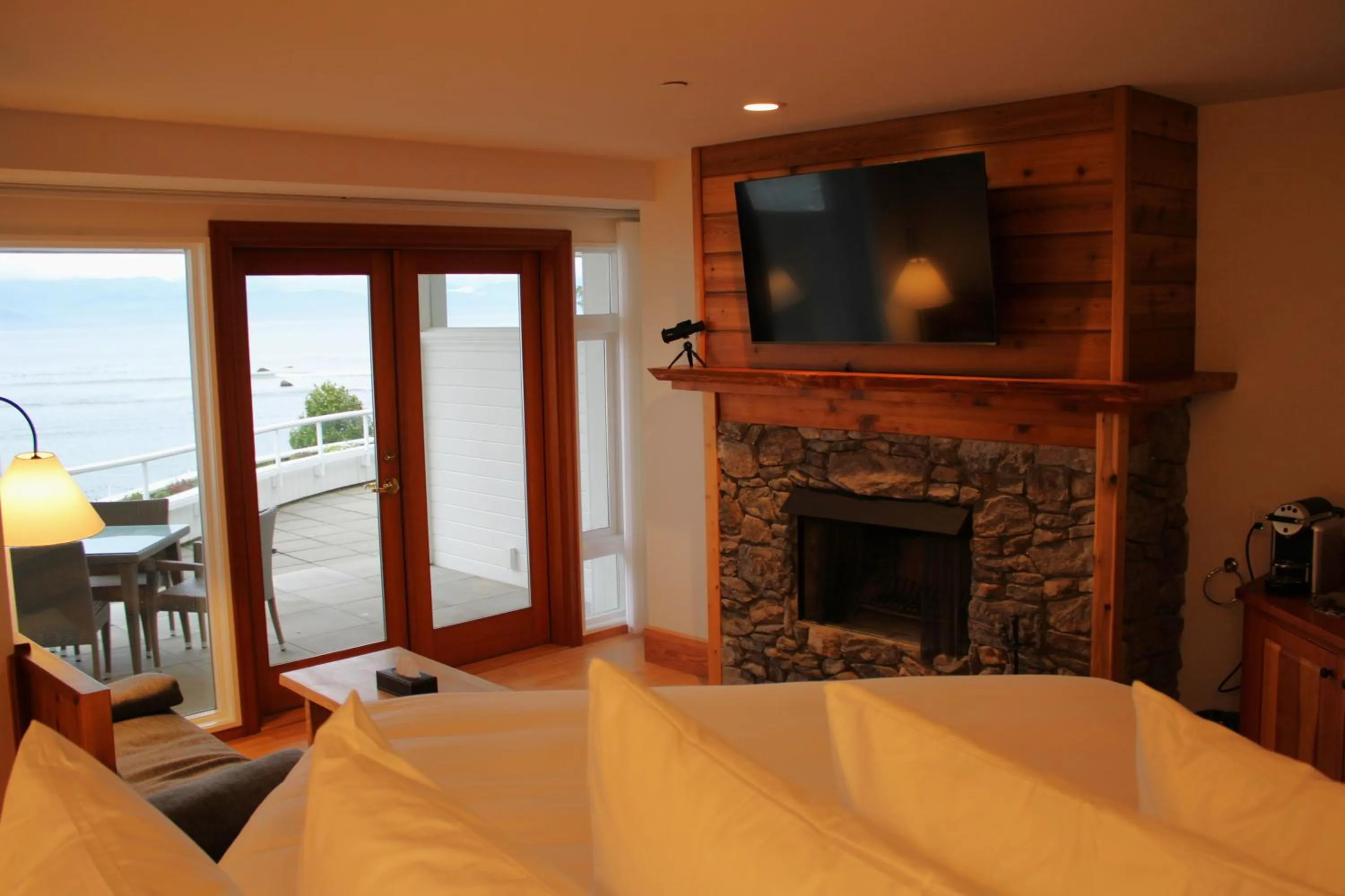Bed in Sooke Harbour House