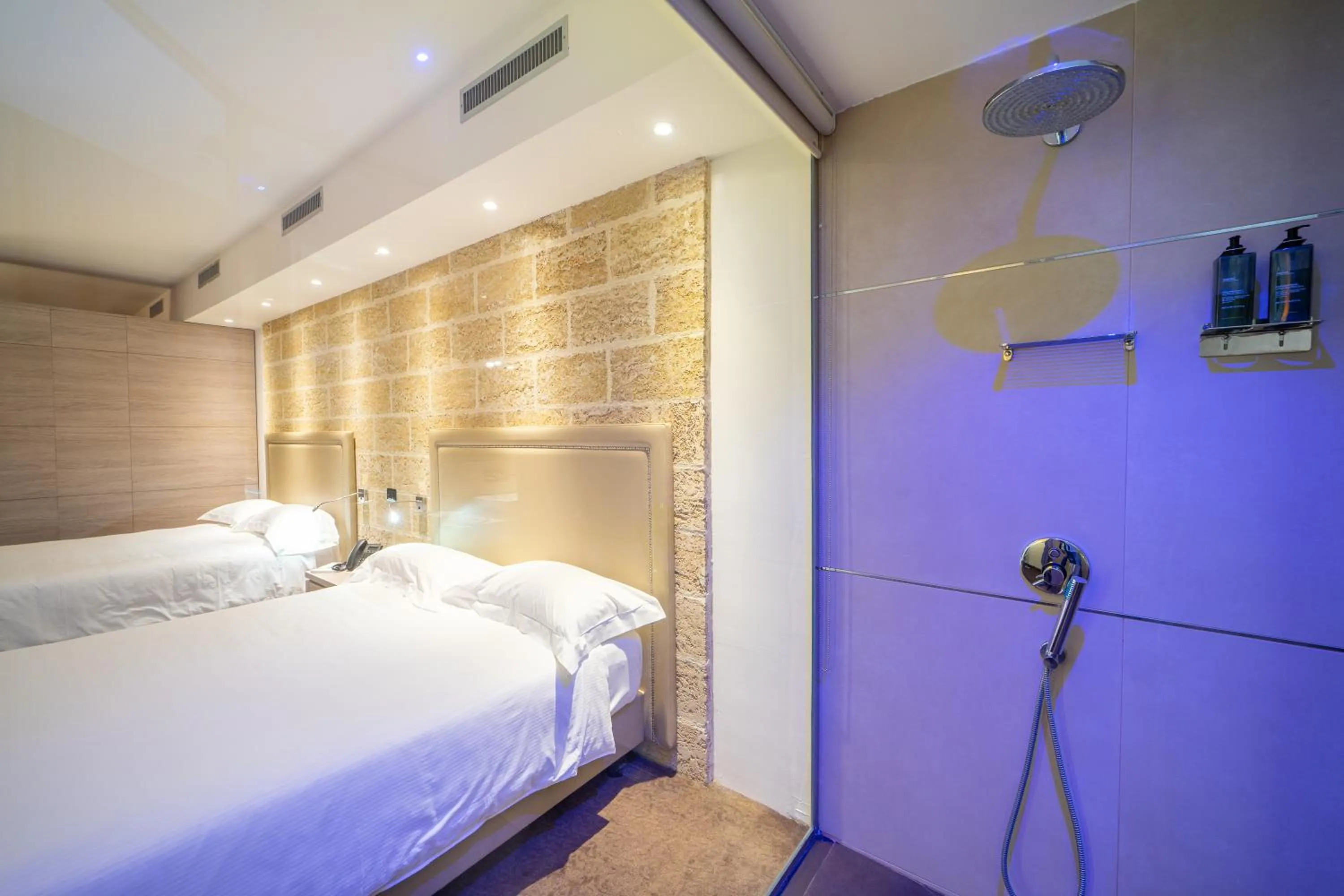 Photo of the whole room, Bed in UNA HOTELS Tenuta Contessa Farm & SPA Cosenza