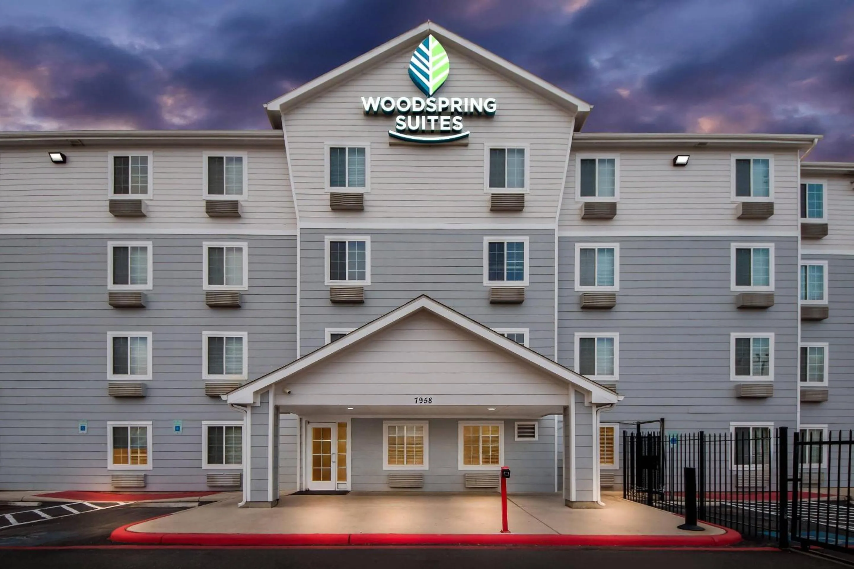 Property building in WoodSpring Suites San Antonio South