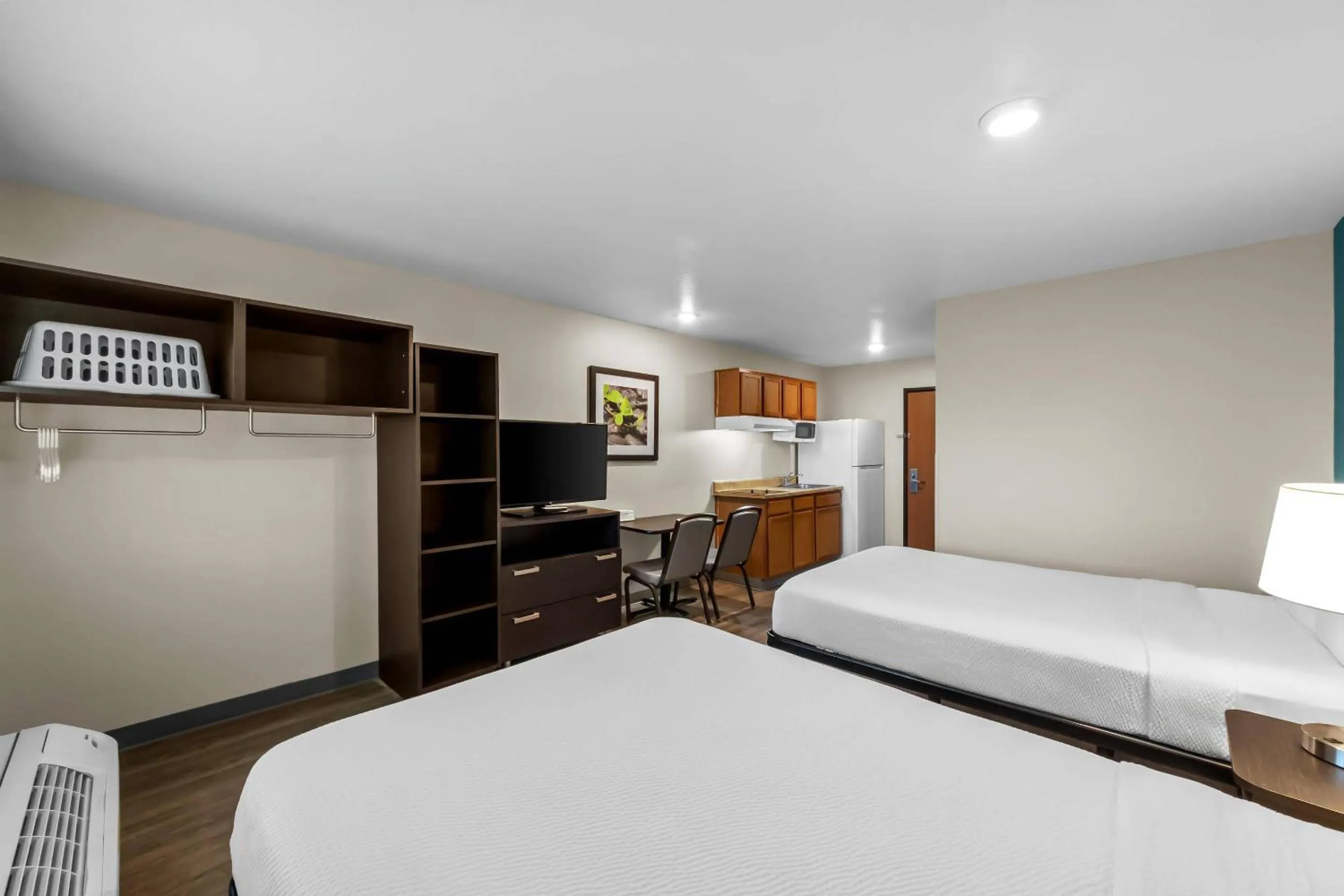 Bedroom, Bed in WoodSpring Suites San Antonio South