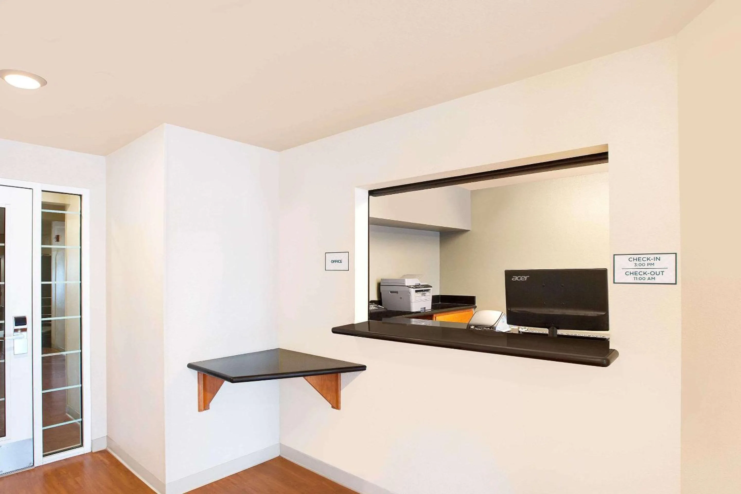 Lobby or reception in WoodSpring Suites College Station