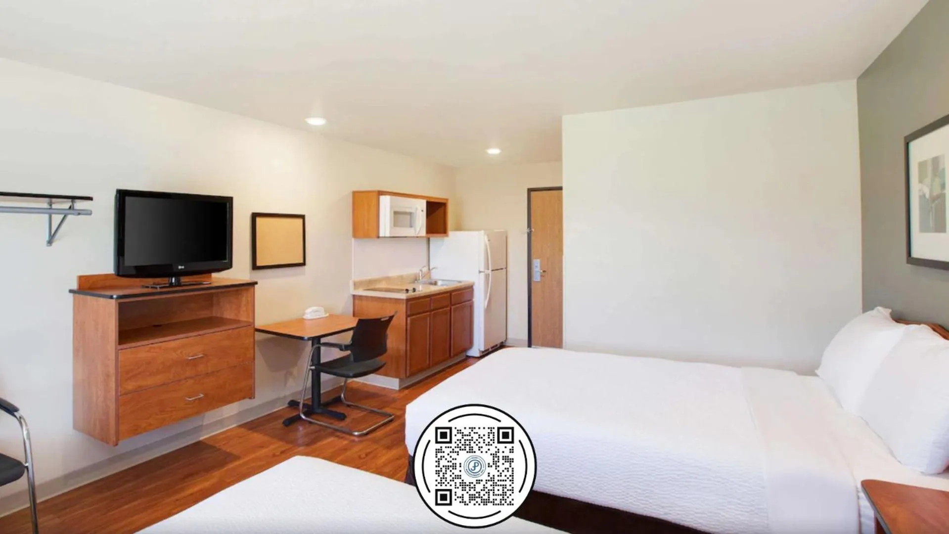 Bed in WoodSpring Suites College Station