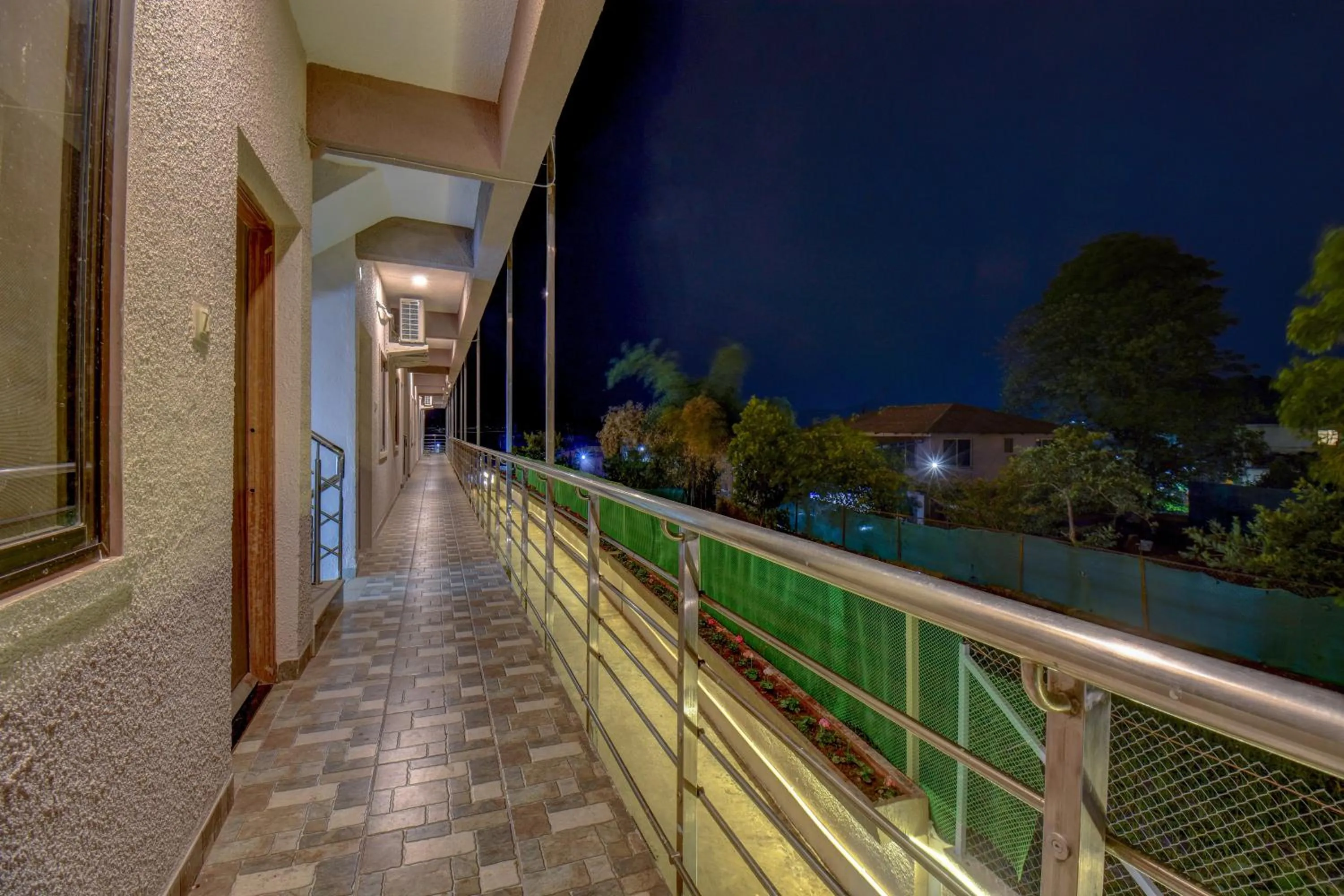 Night in Hotel Padmavati Palace, Mahabaleshwar