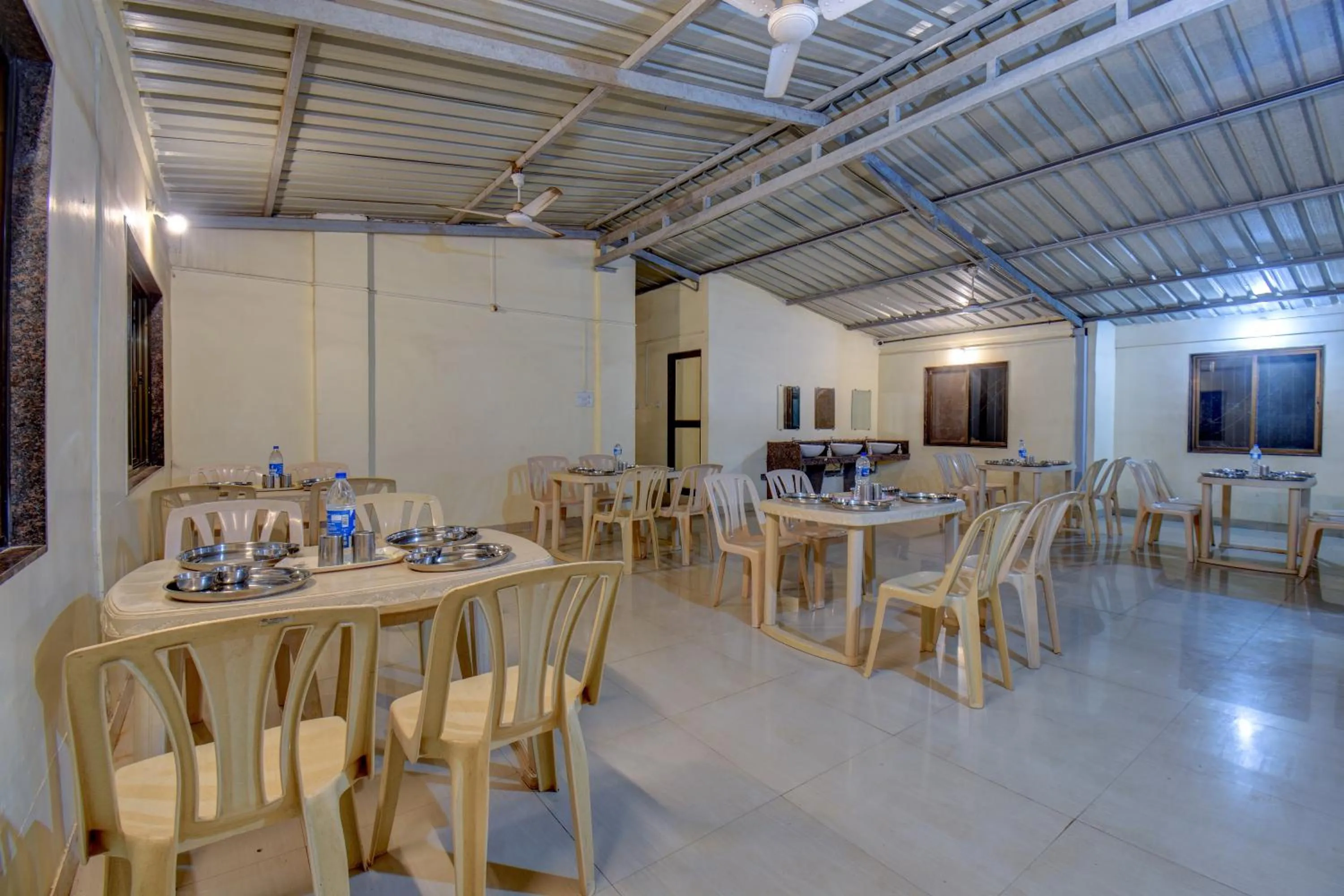 Restaurant/places to eat in Hotel Padmavati Palace, Mahabaleshwar
