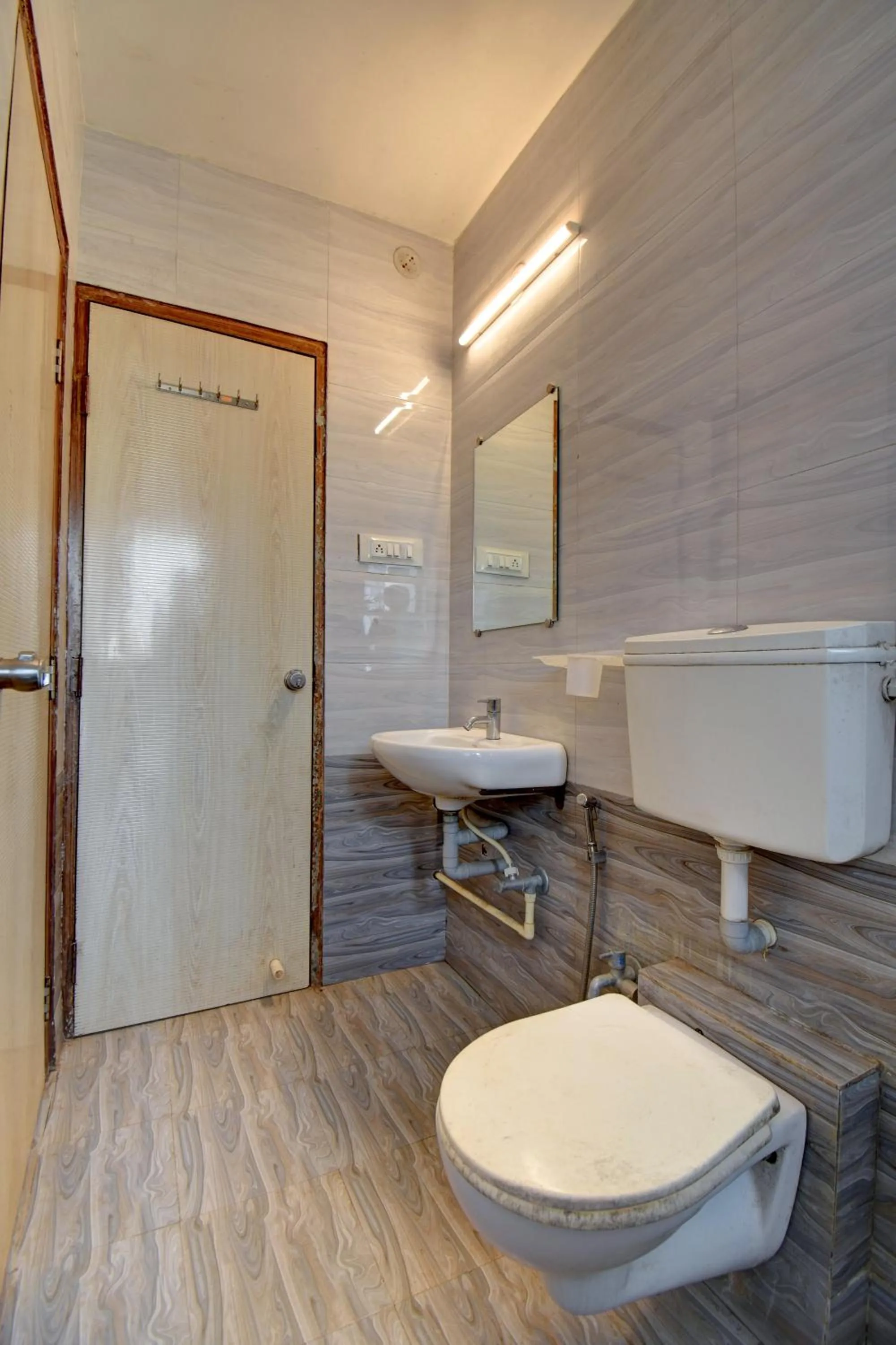 Toilet in Hotel Padmavati Palace, Mahabaleshwar