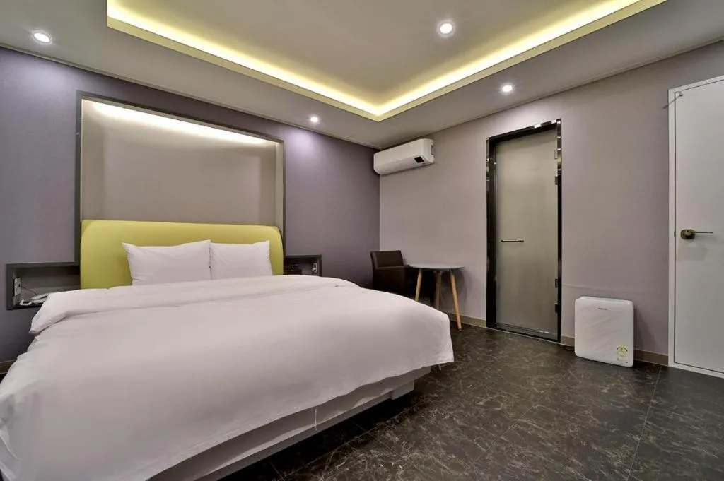 Bed in Daegu Hotel Rubato