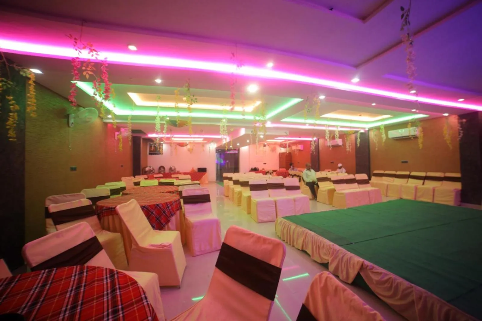 Restaurant/places to eat in Hotel Dev Vilas , Agra