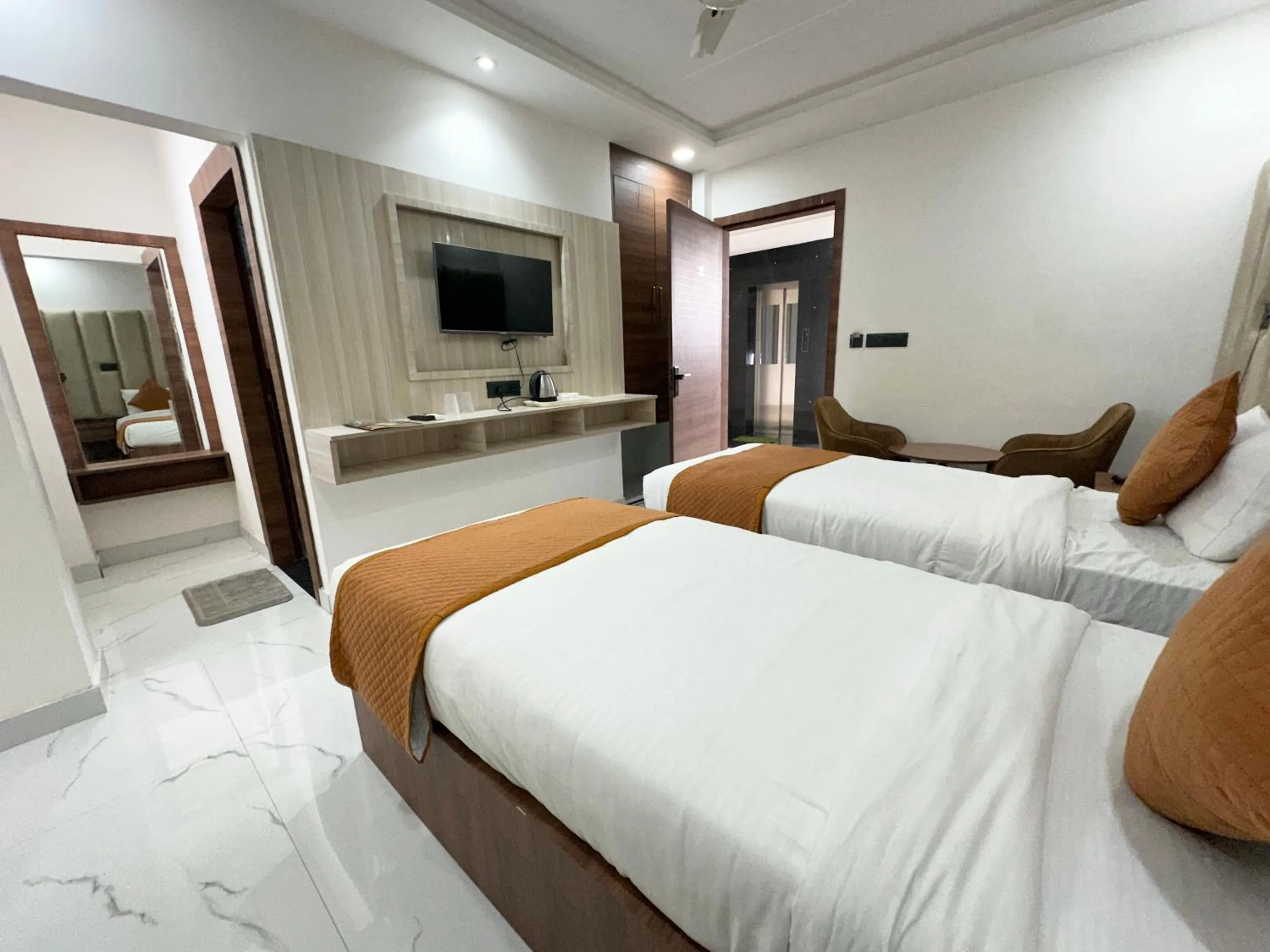 Bedroom, Bed in Hotel Dev Vilas , Agra