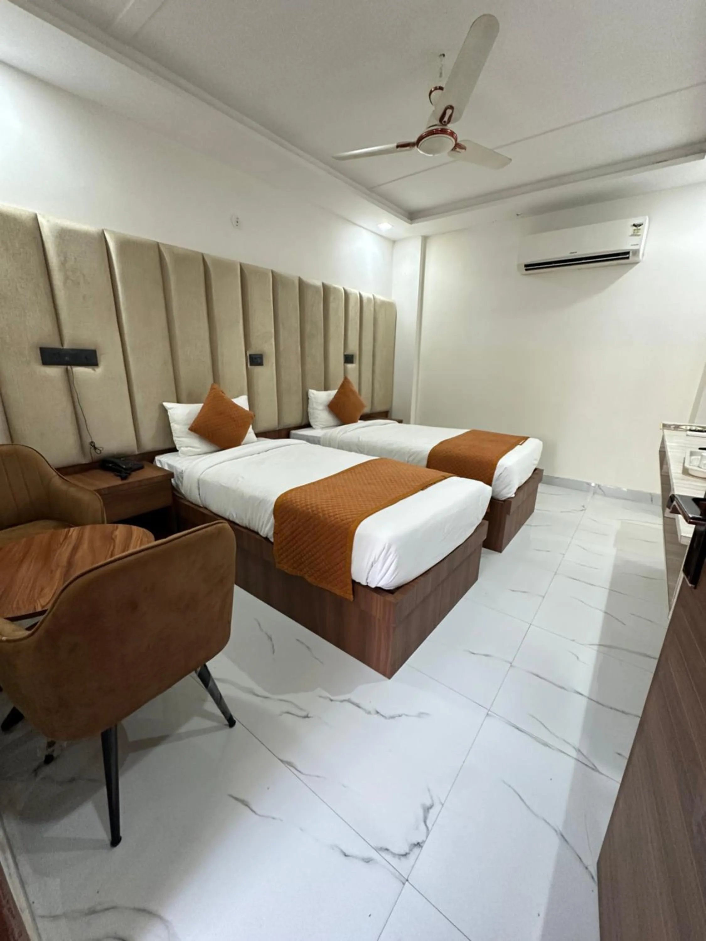 Bed in Hotel Dev Vilas , Agra