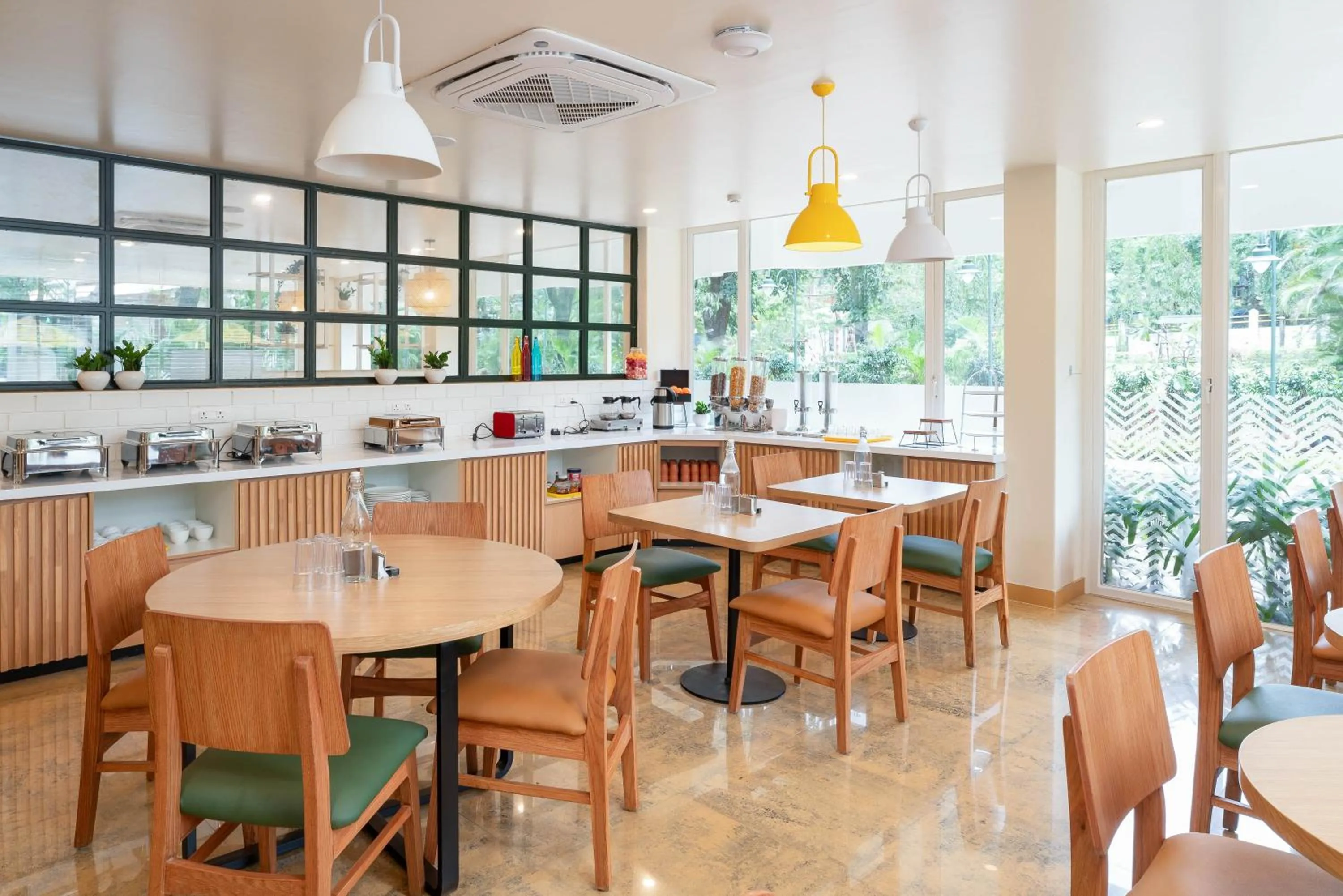 Restaurant/places to eat in Bloom Hotel - Khandala