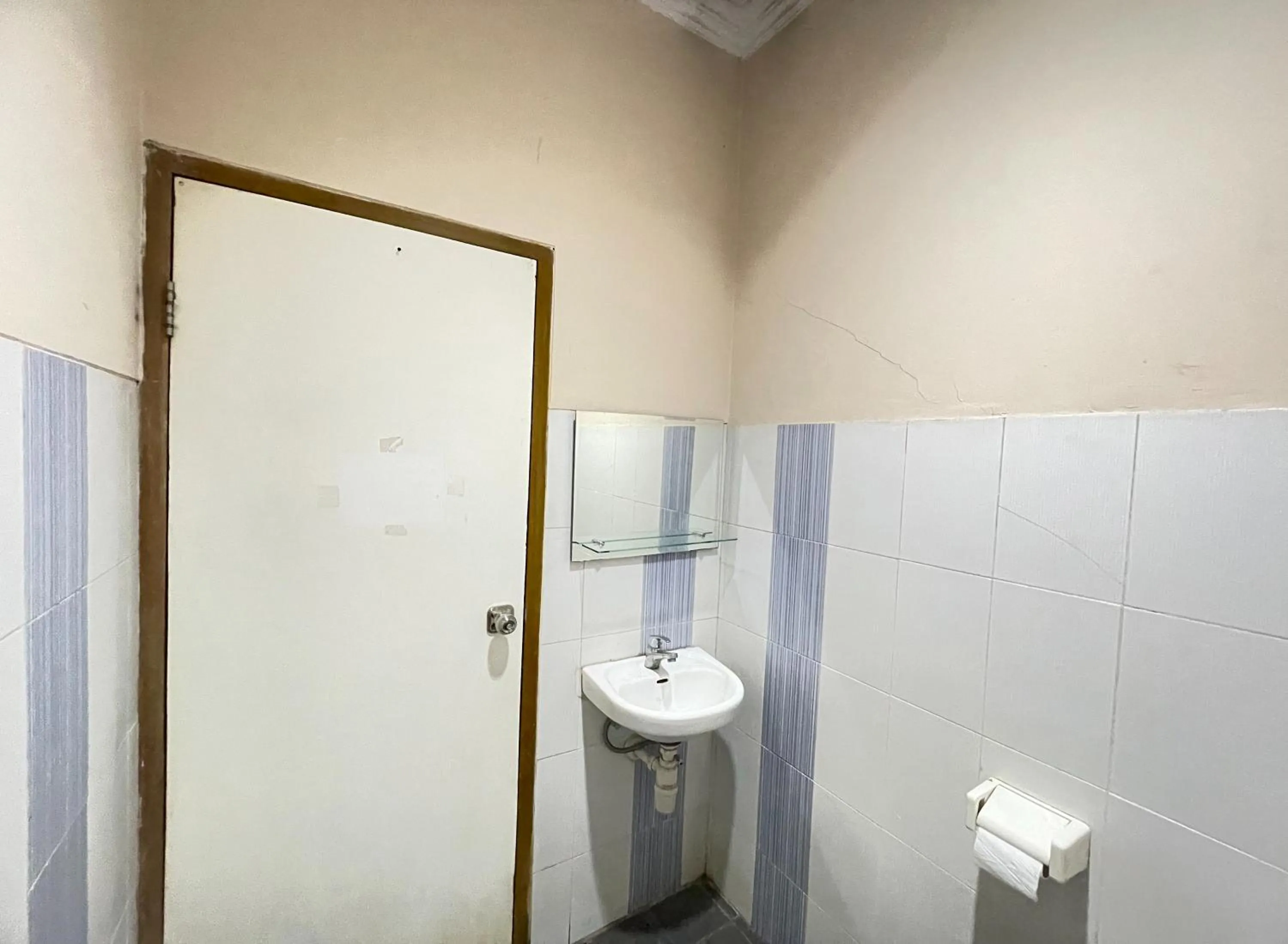 Shower in Hotel Cemara Hijau