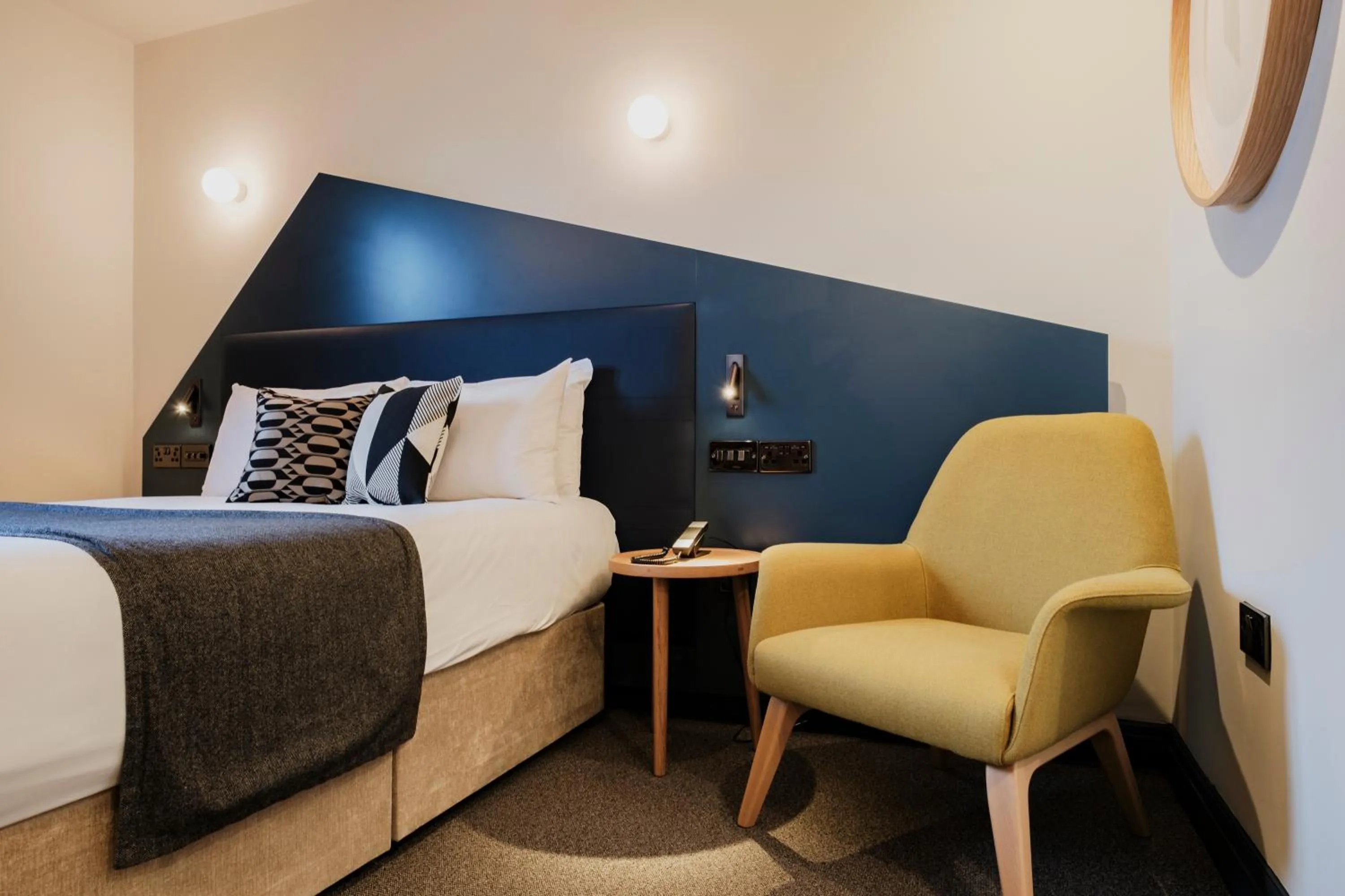 Bedroom, Bed in The Fox & Goose Hotel