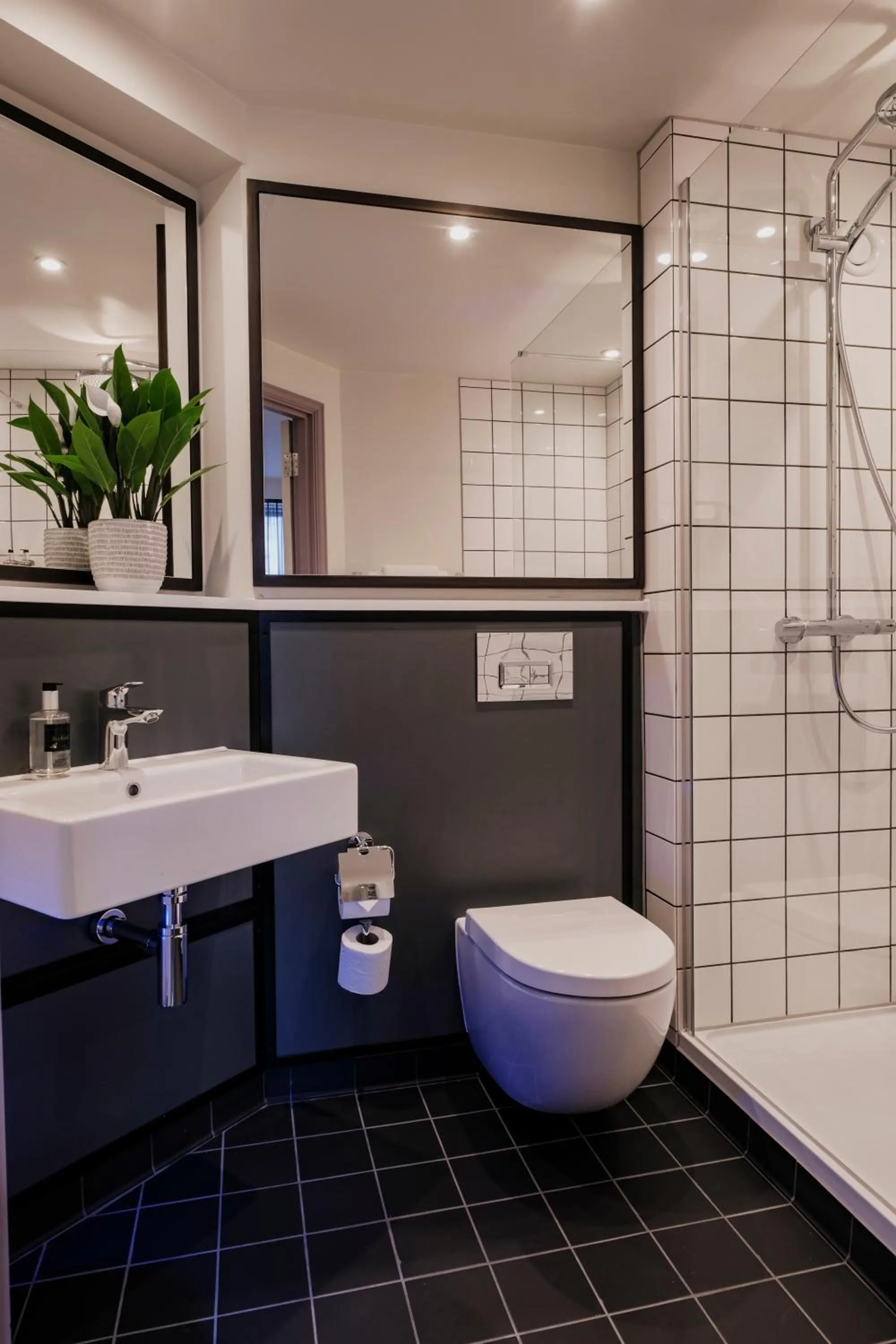 Bathroom in The Fox & Goose Hotel