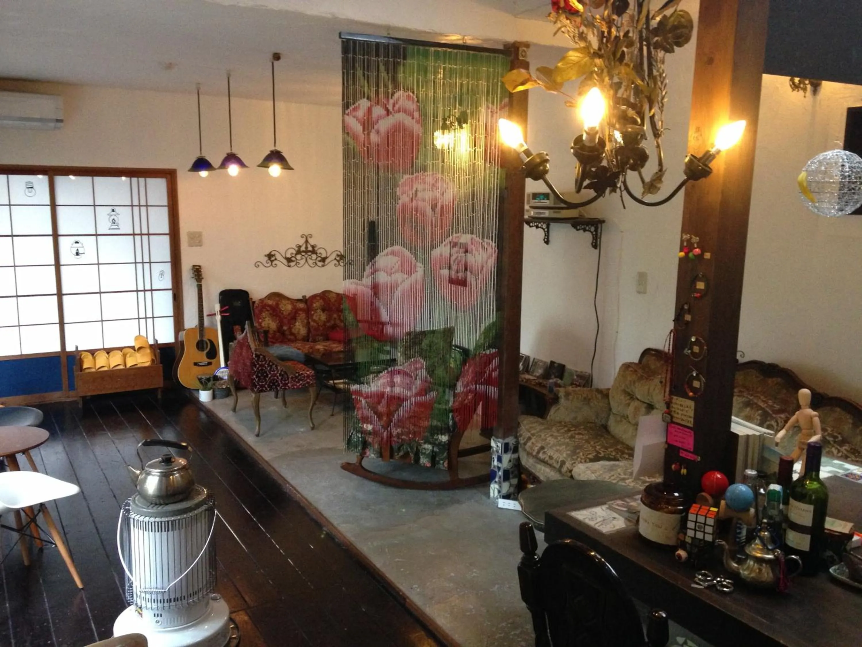 Communal lounge/ TV room in Hostel Yume-Nomad Kobe