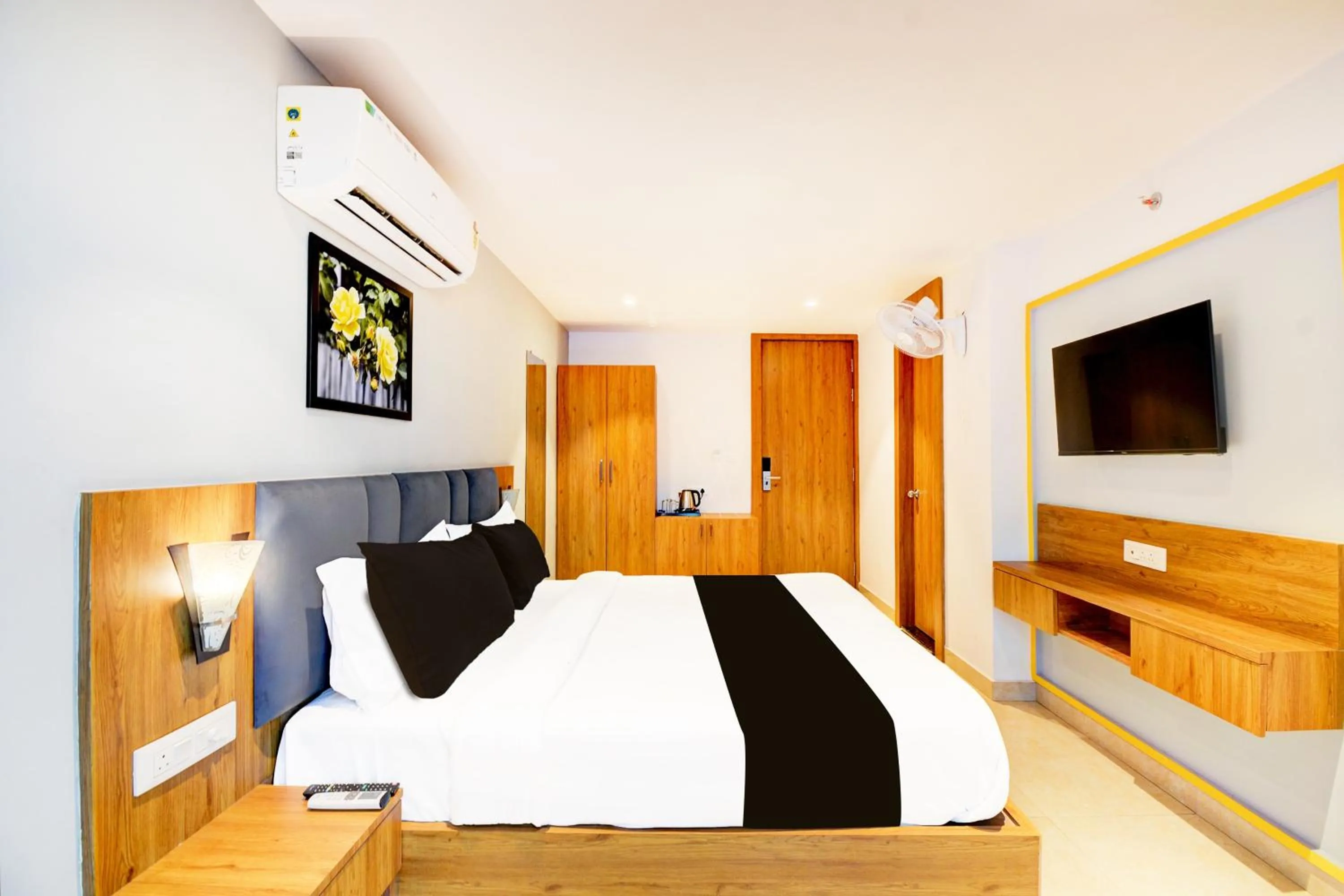 Bedroom, Bed in Townhouse Shobhagpura Formerly Fragrance Hotel