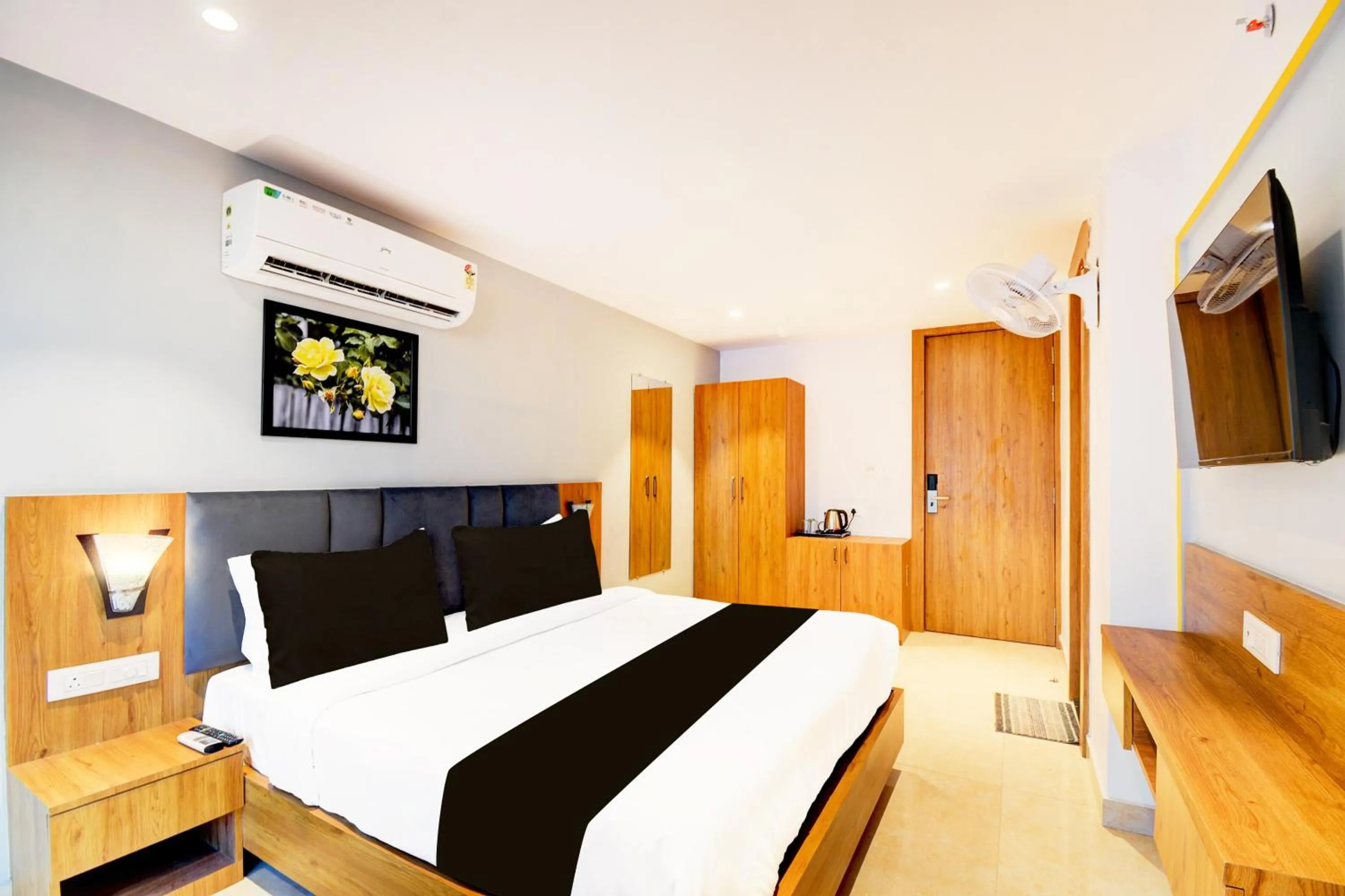 Bedroom, Bed in Townhouse Shobhagpura Formerly Fragrance Hotel