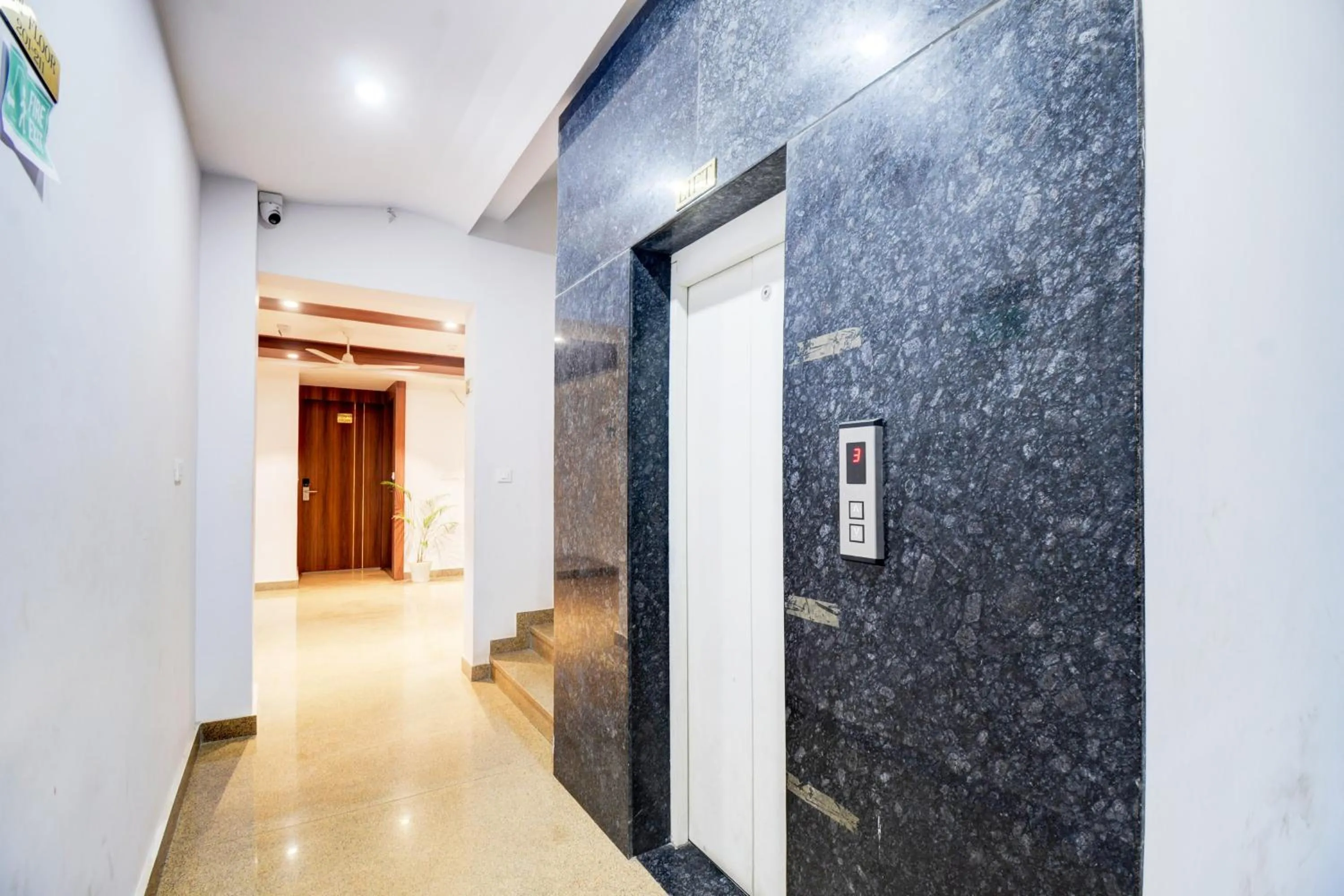 Lobby or reception in Townhouse Shobhagpura Formerly Fragrance Hotel