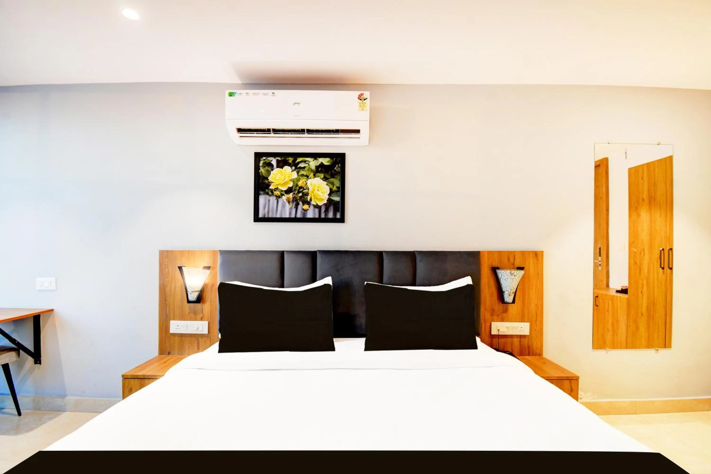 Bedroom, Bed in Townhouse Shobhagpura Formerly Fragrance Hotel