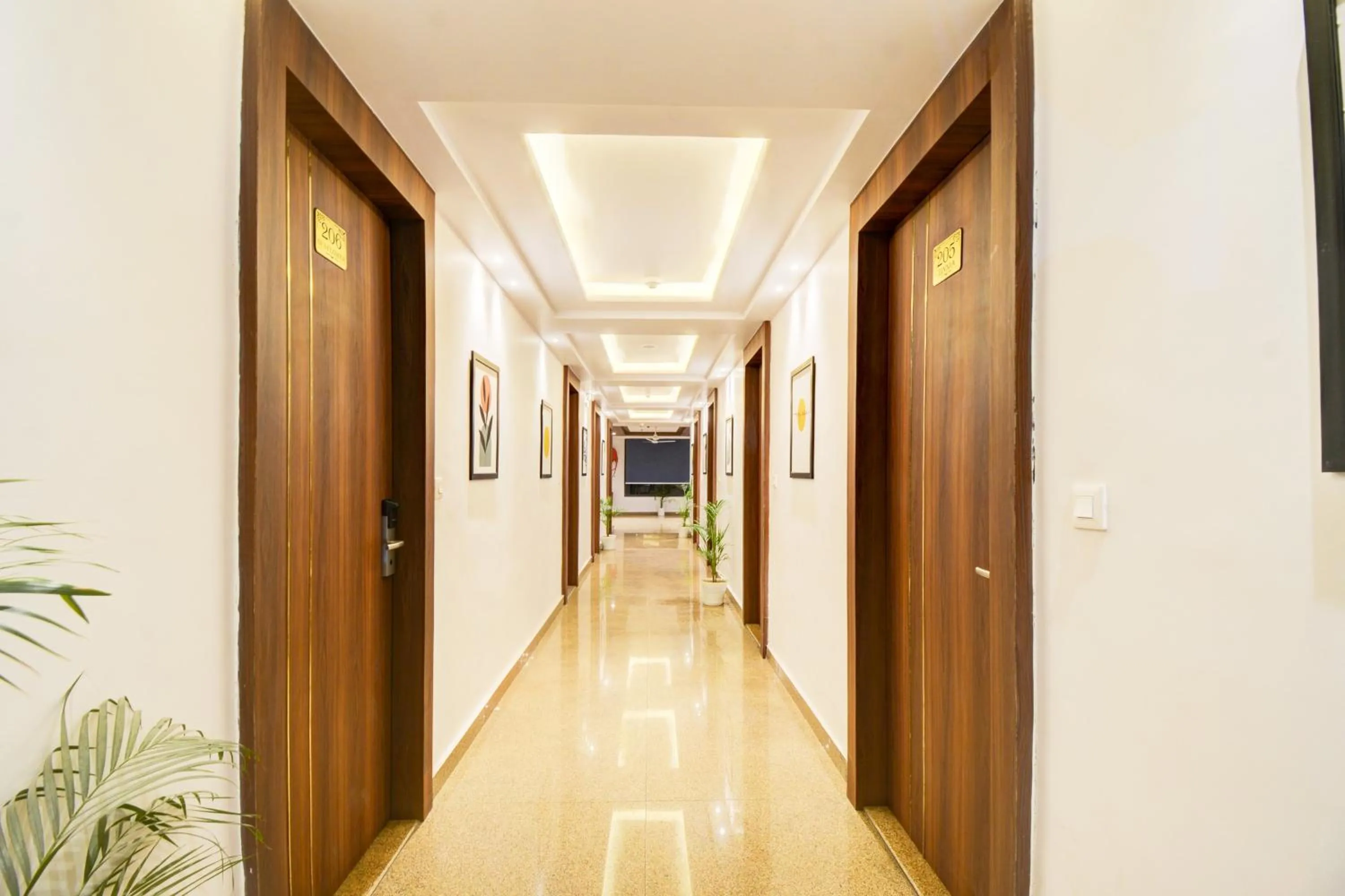 Lobby or reception in Townhouse Shobhagpura Formerly Fragrance Hotel