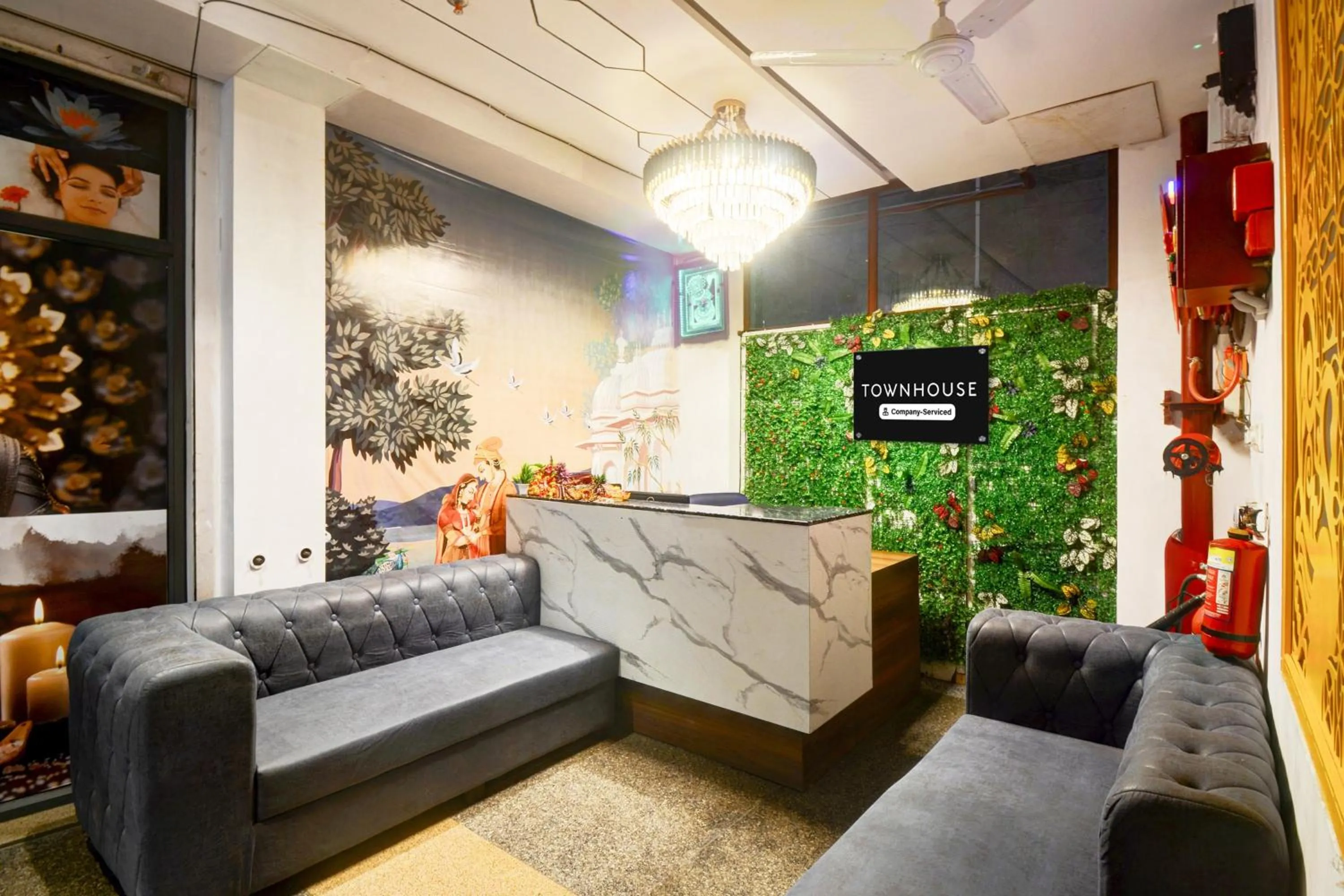 Lobby or reception in Townhouse Shobhagpura Formerly Fragrance Hotel