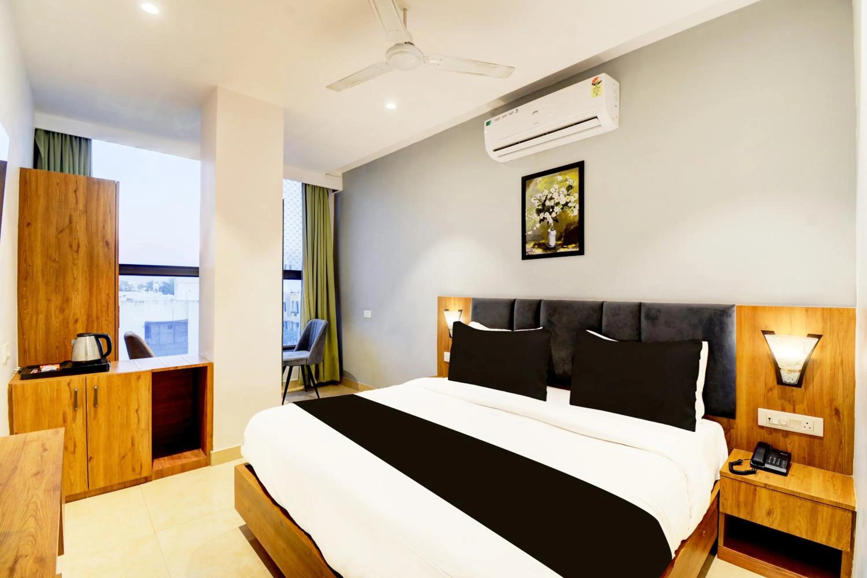 Bedroom, Bed in Townhouse Shobhagpura Formerly Fragrance Hotel