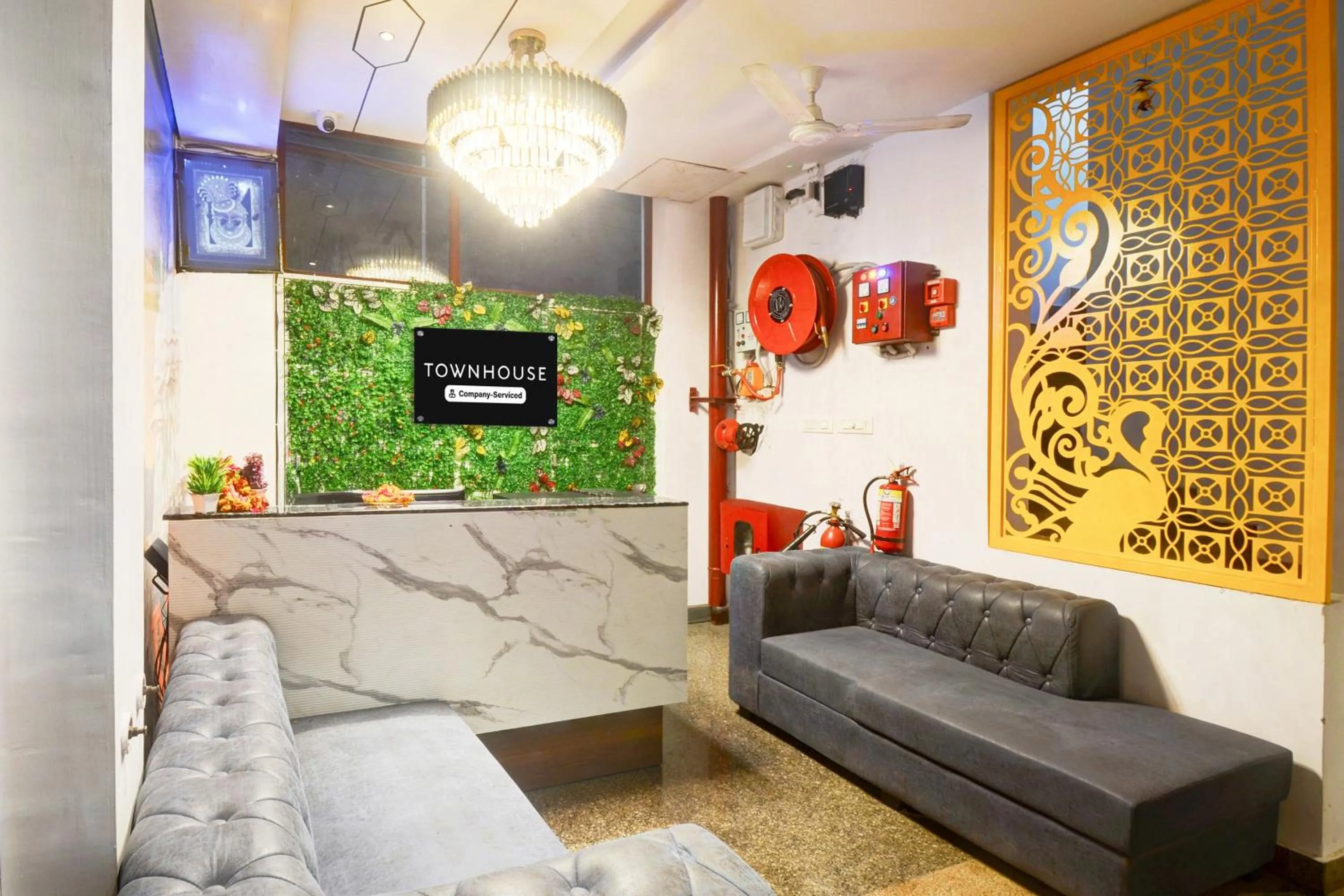 Lobby or reception in Townhouse Shobhagpura Formerly Fragrance Hotel