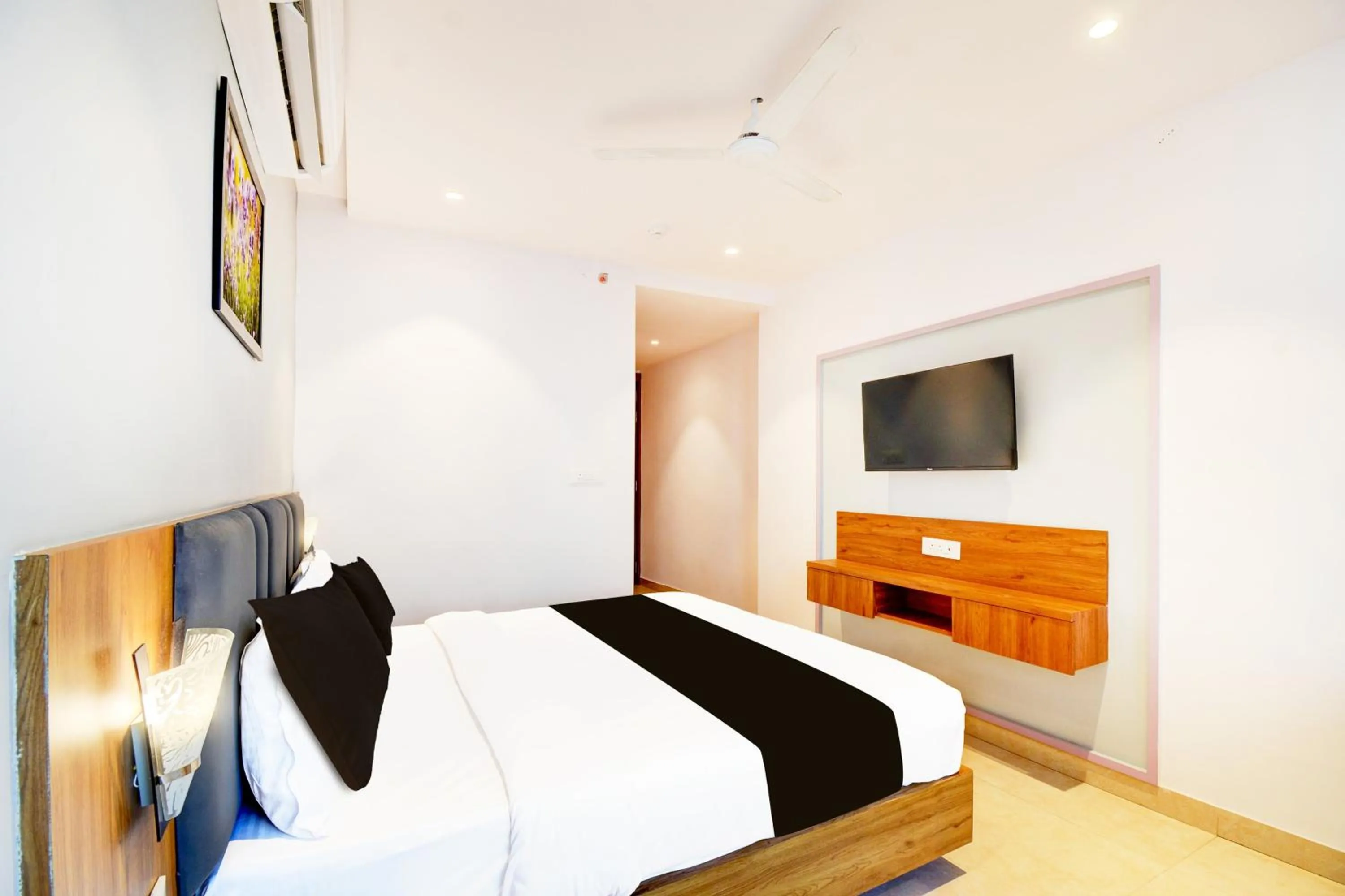 Bedroom, Bed in Townhouse Shobhagpura Formerly Fragrance Hotel