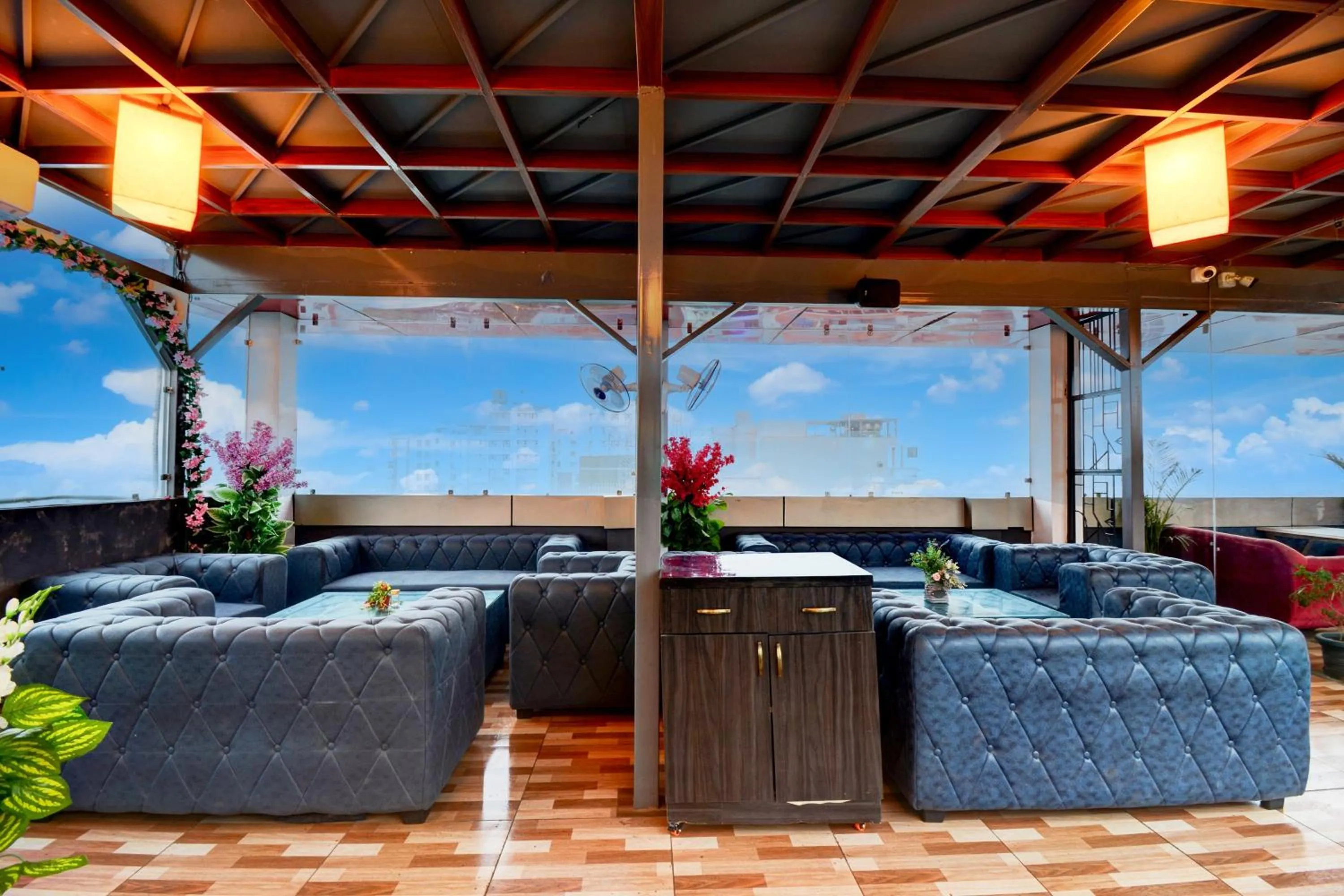 Restaurant/places to eat in Townhouse Shobhagpura Formerly Fragrance Hotel