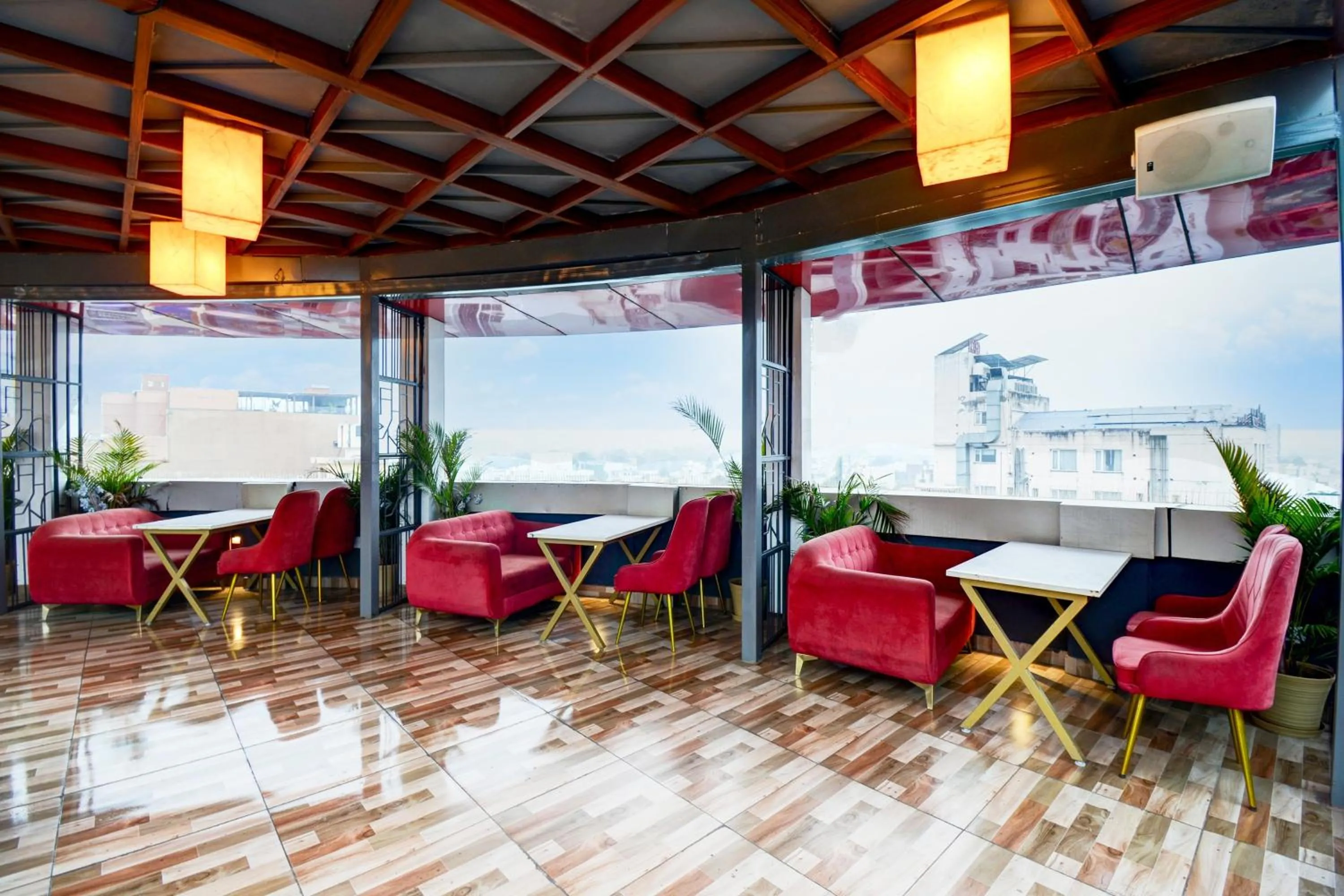 Restaurant/places to eat in Townhouse Shobhagpura Formerly Fragrance Hotel