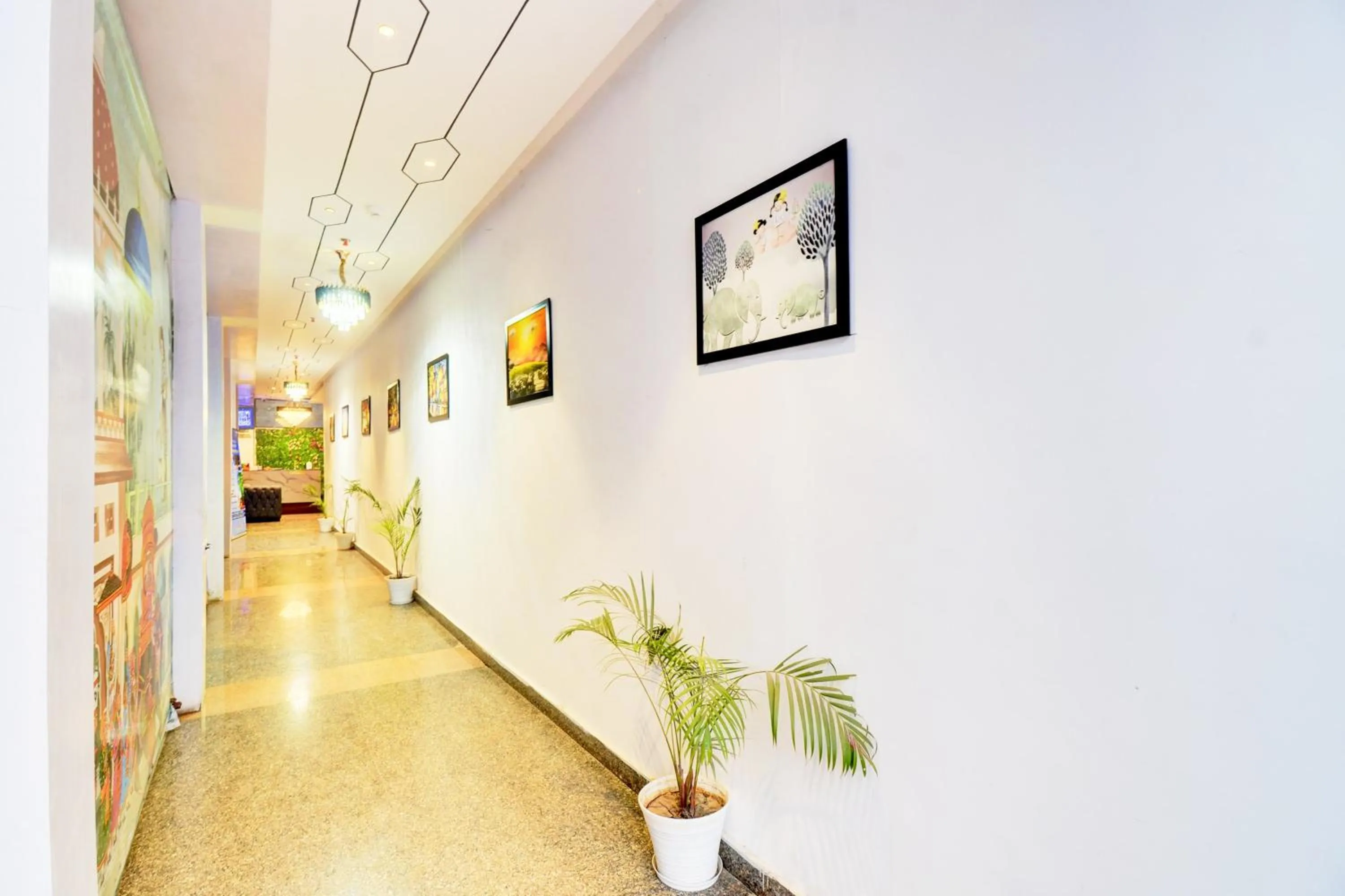 Lobby or reception in Townhouse Shobhagpura Formerly Fragrance Hotel