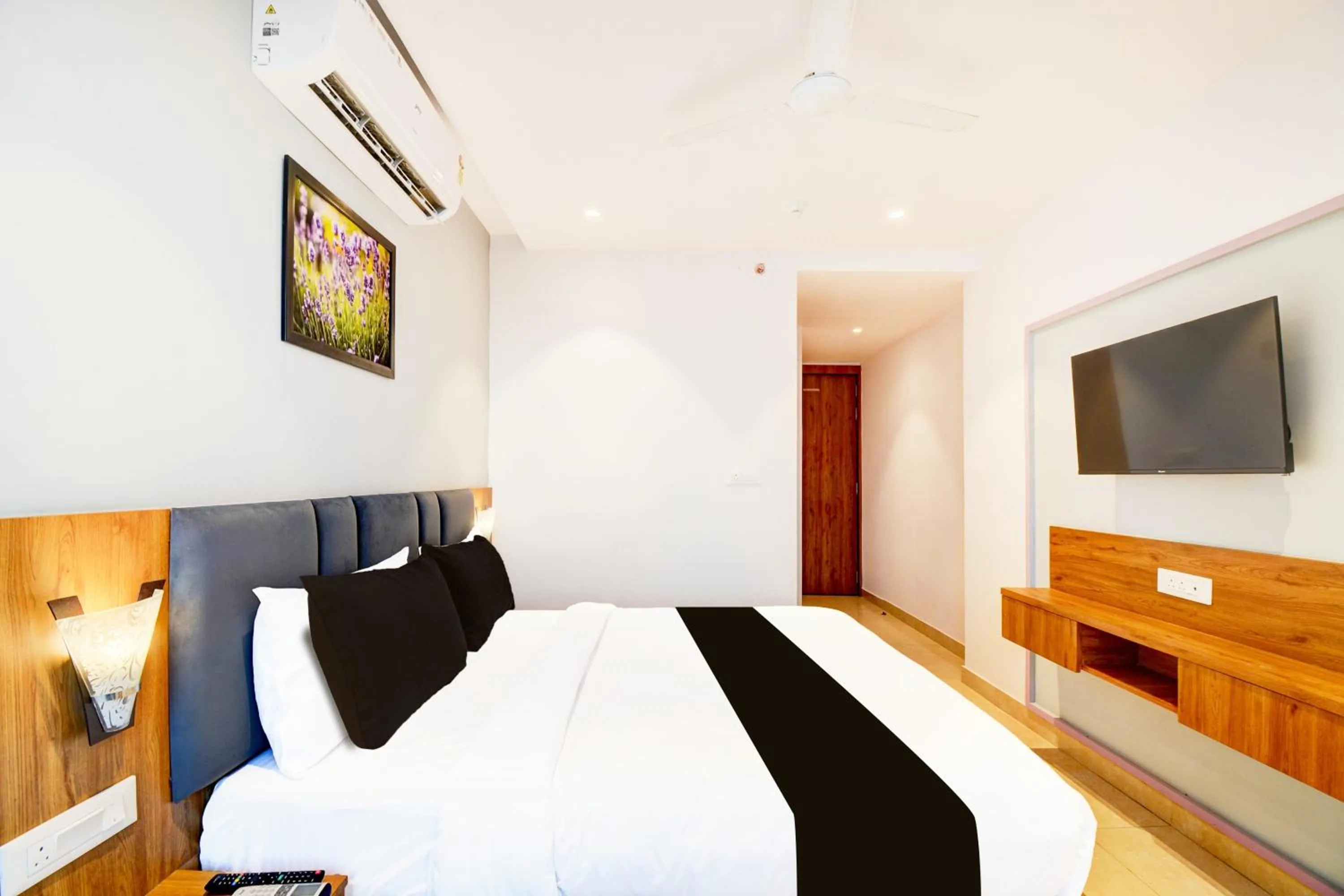 Bedroom, Bed in Townhouse Shobhagpura Formerly Fragrance Hotel