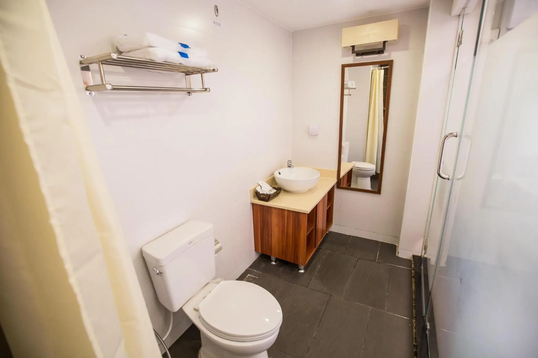 Bathroom in Chiang Roi 7 Days Inn