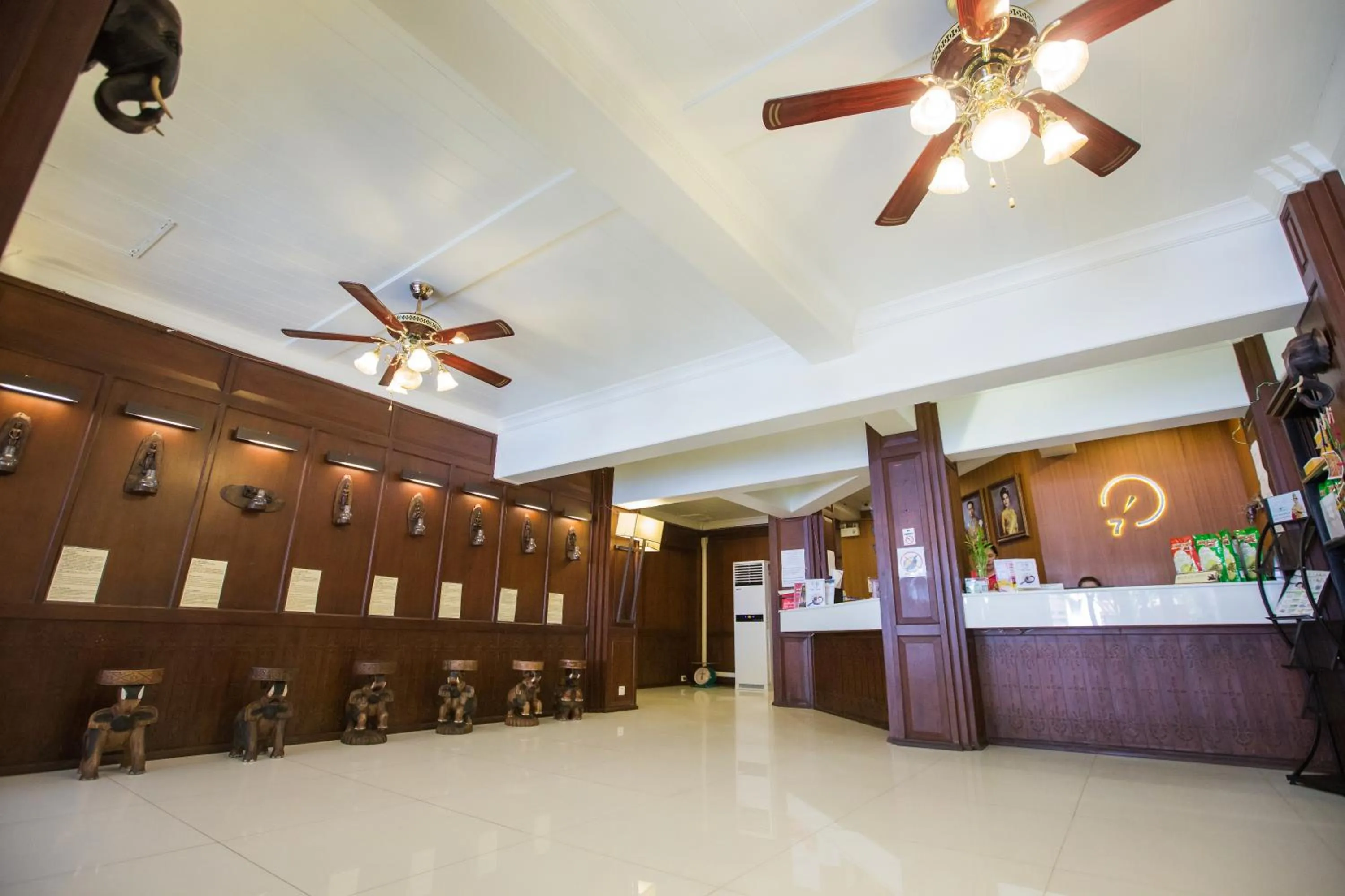 Lobby or reception in Chiang Roi 7 Days Inn