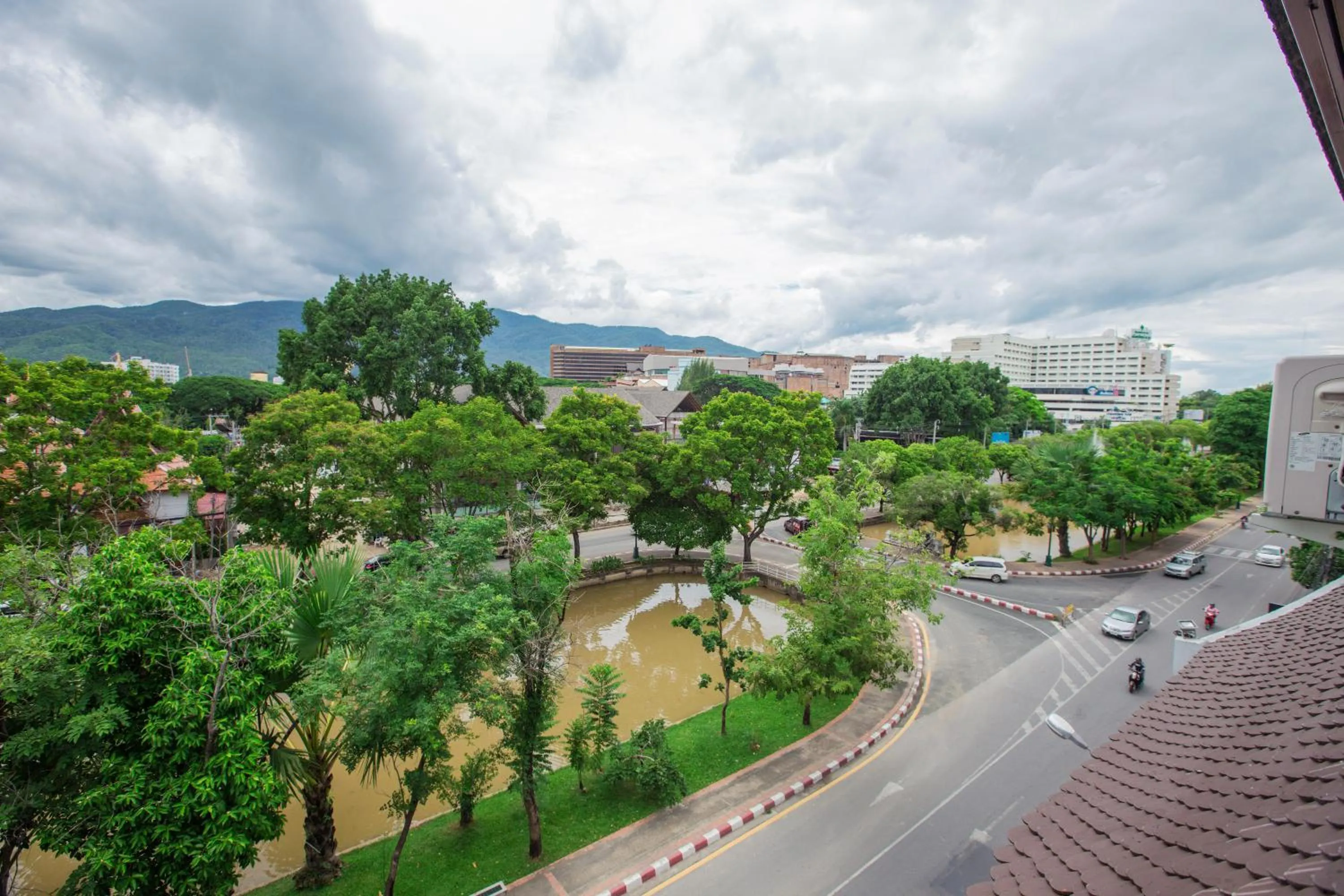 Street view in Chiang Roi 7 Days Inn
