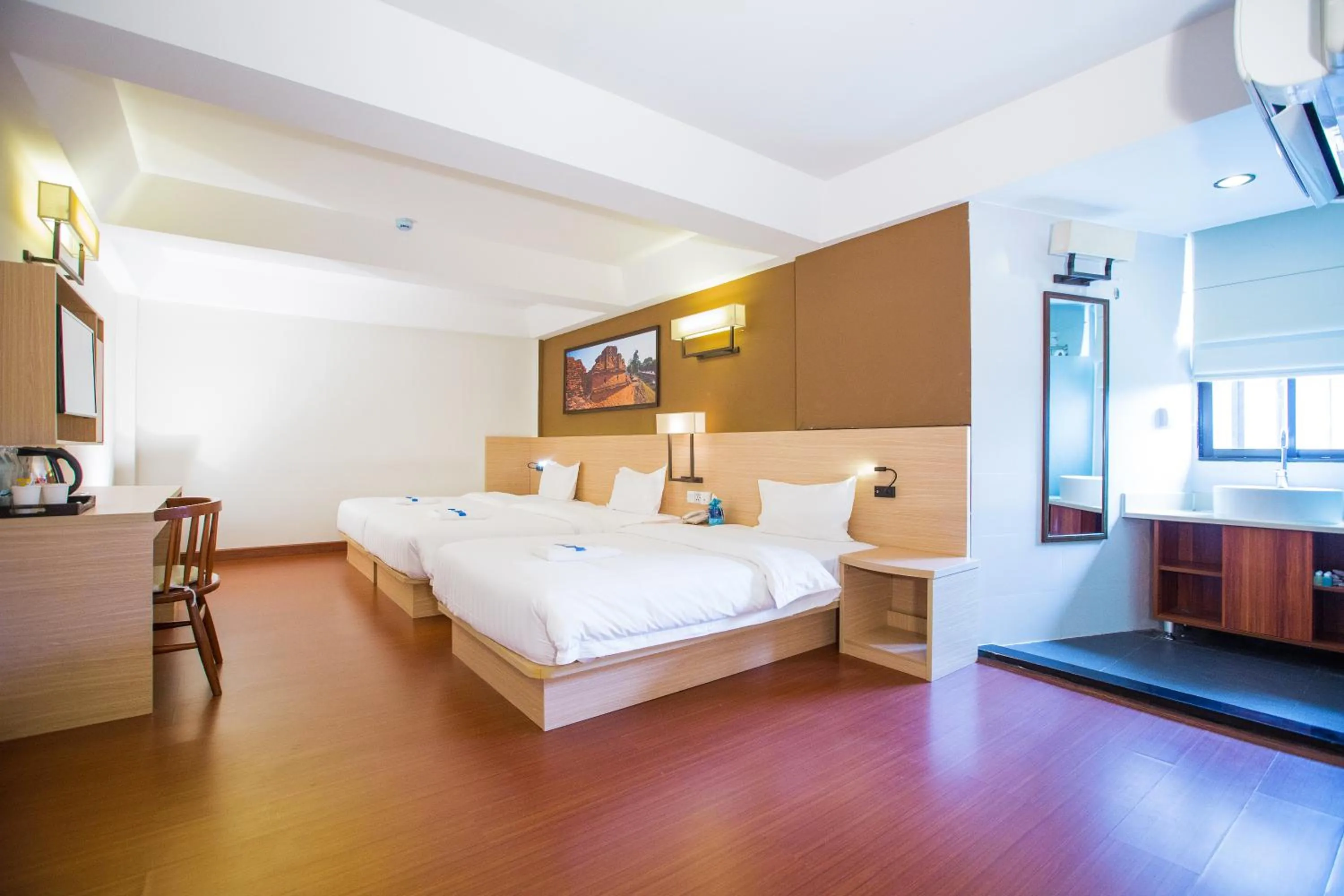 Photo of the whole room, Bed in Chiang Roi 7 Days Inn