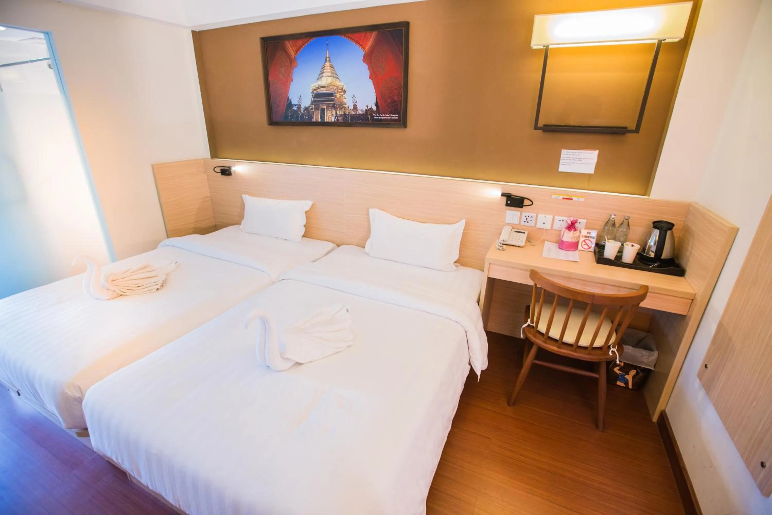 Photo of the whole room, Bed in Chiang Roi 7 Days Inn