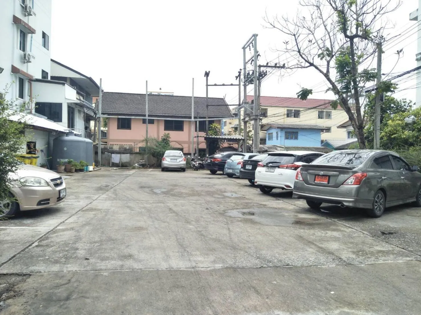 Parking in Chiang Roi 7 Days Inn
