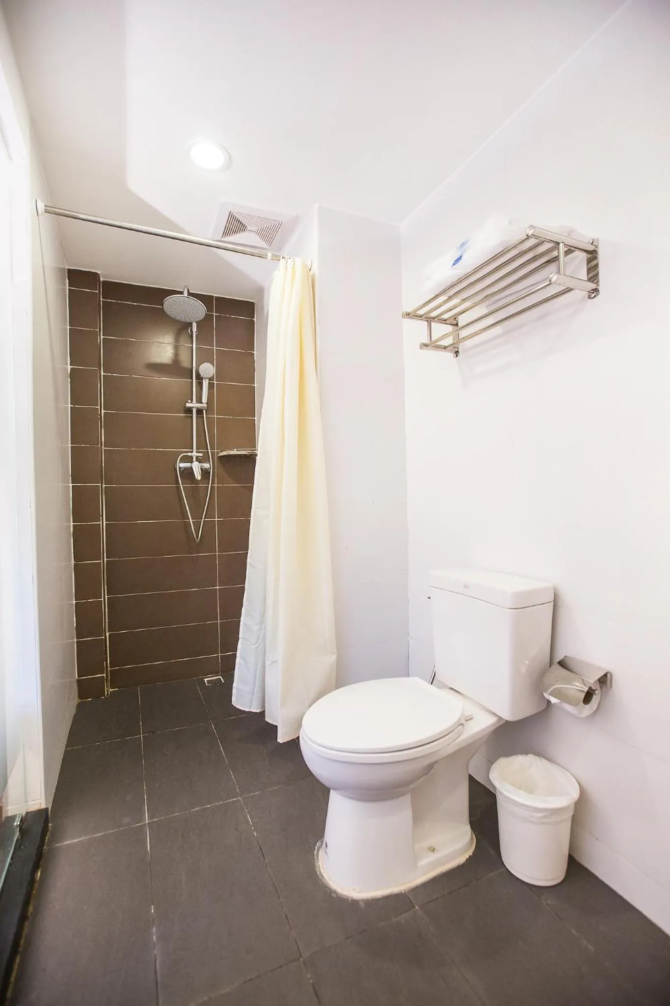 Shower in Chiang Roi 7 Days Inn