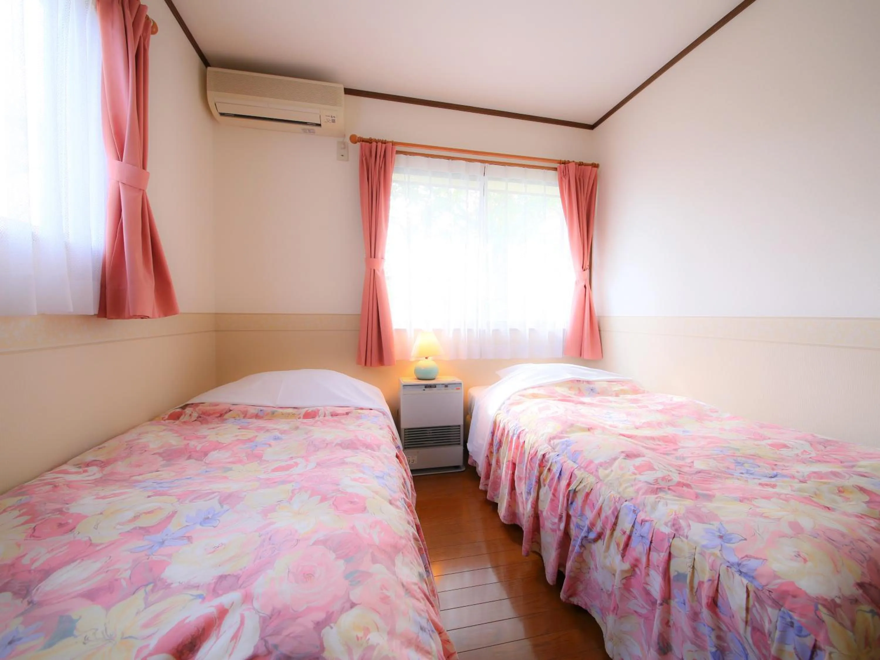 Photo of the whole room, Bed in Anise Garden