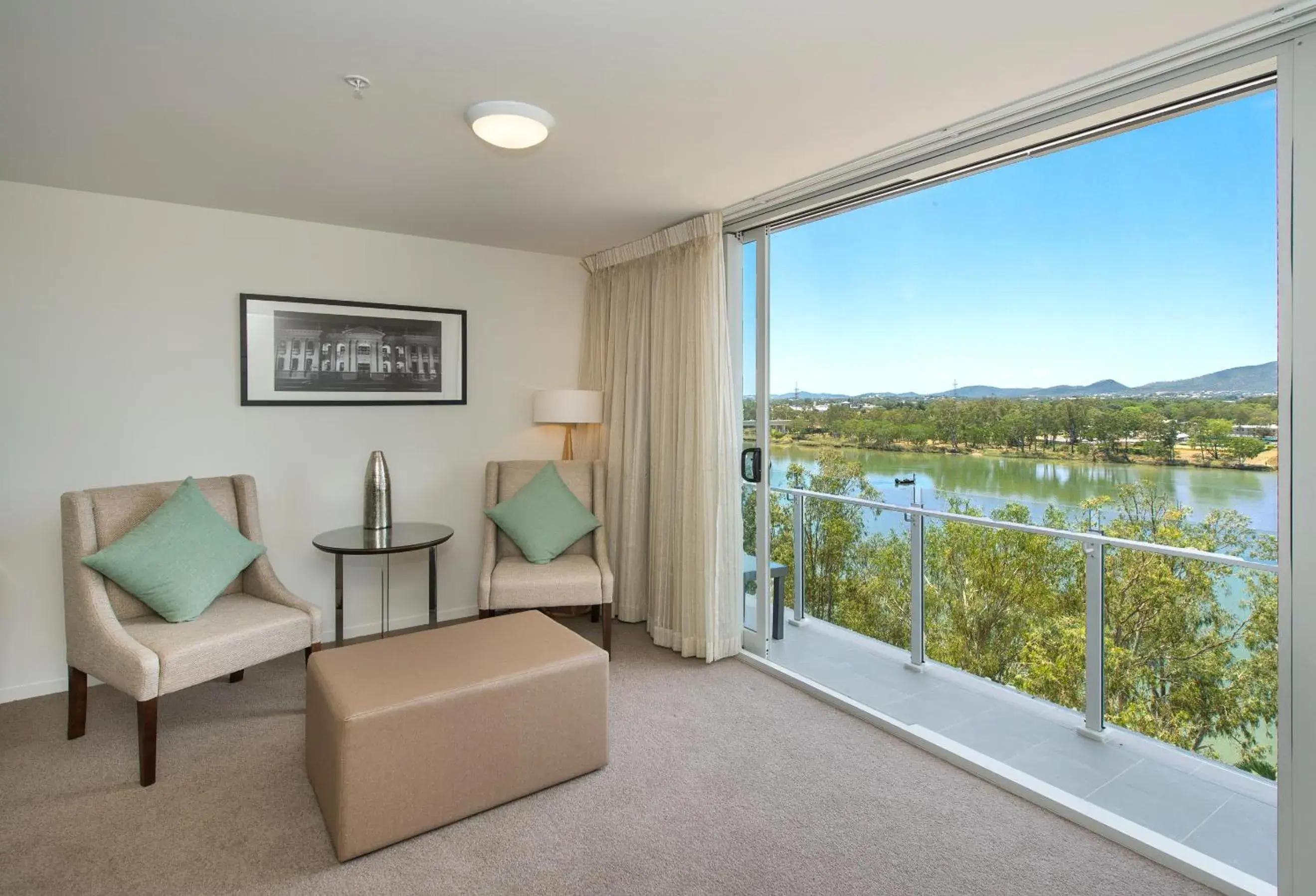 One-Bedroom Apartment with River View in Empire Apartment Hotel Rockhampton One-Bedroom Apartment with River View in Empire Apartment Hotel Rockhampton
