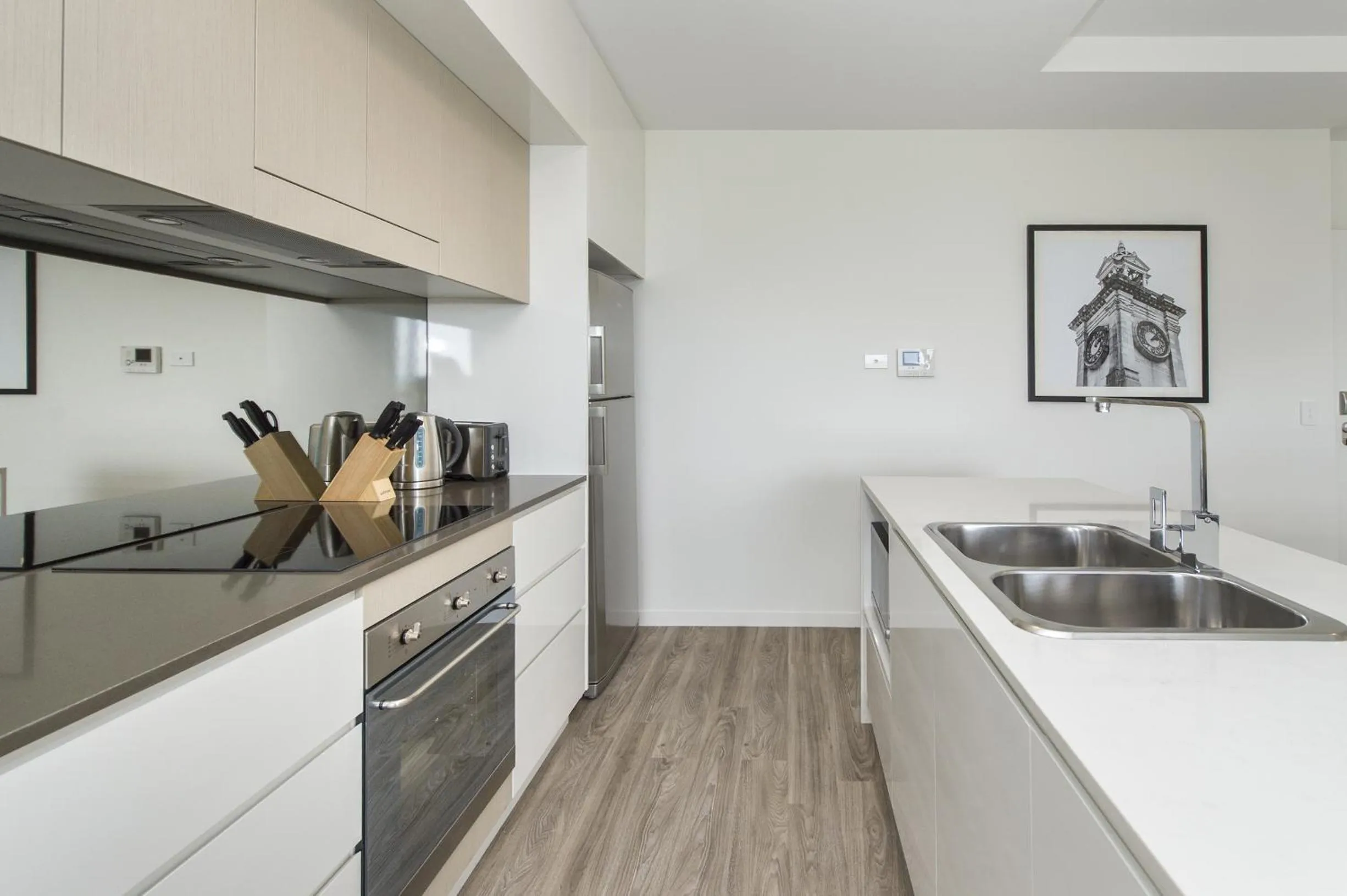Kitchen or kitchenette in Empire Apartment Hotel Rockhampton
