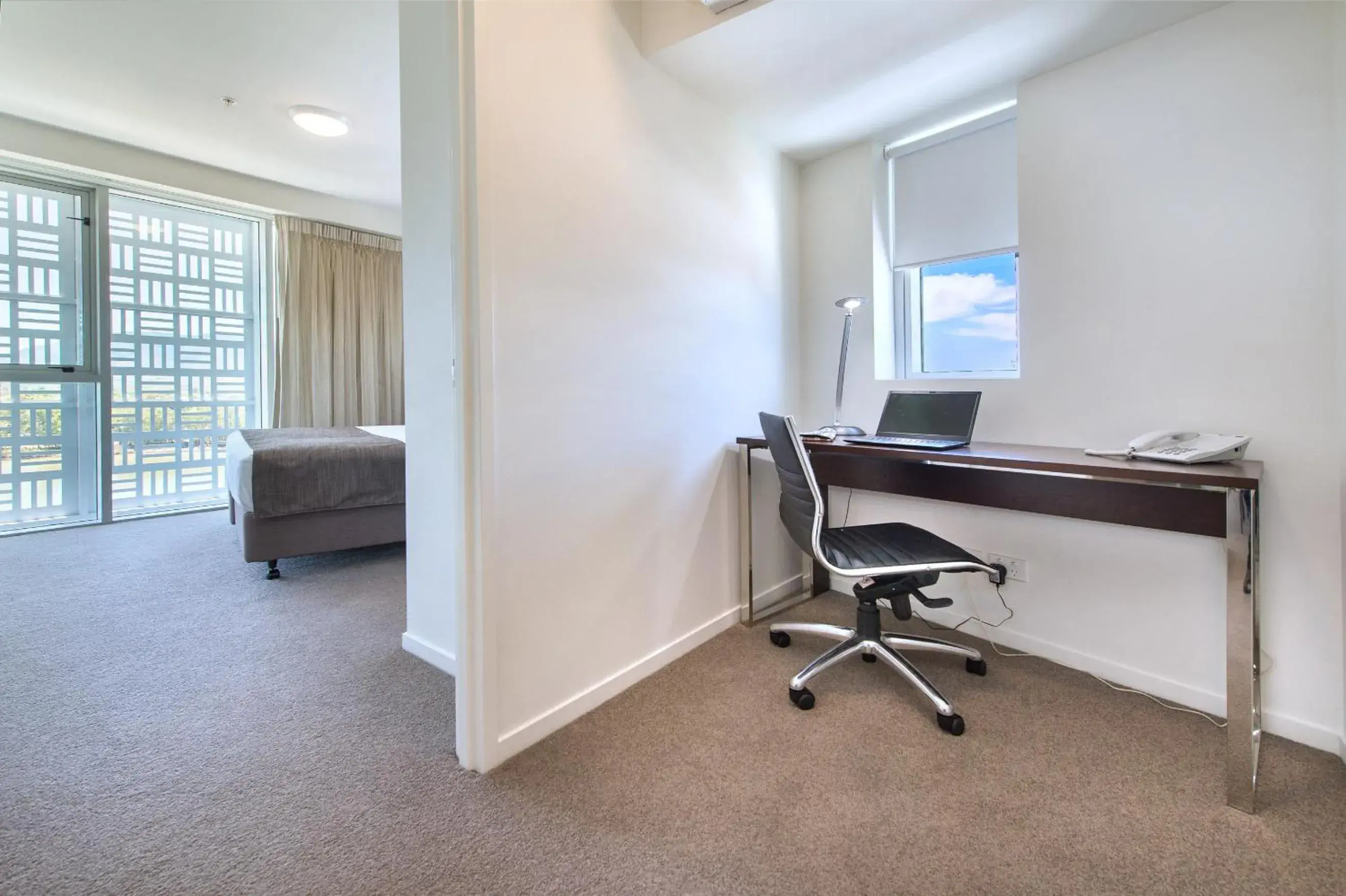 Deluxe One-Bedroom Apartment with River View in Empire Apartment Hotel Rockhampton Deluxe One-Bedroom Apartment with River View in Empire Apartment Hotel Rockhampton