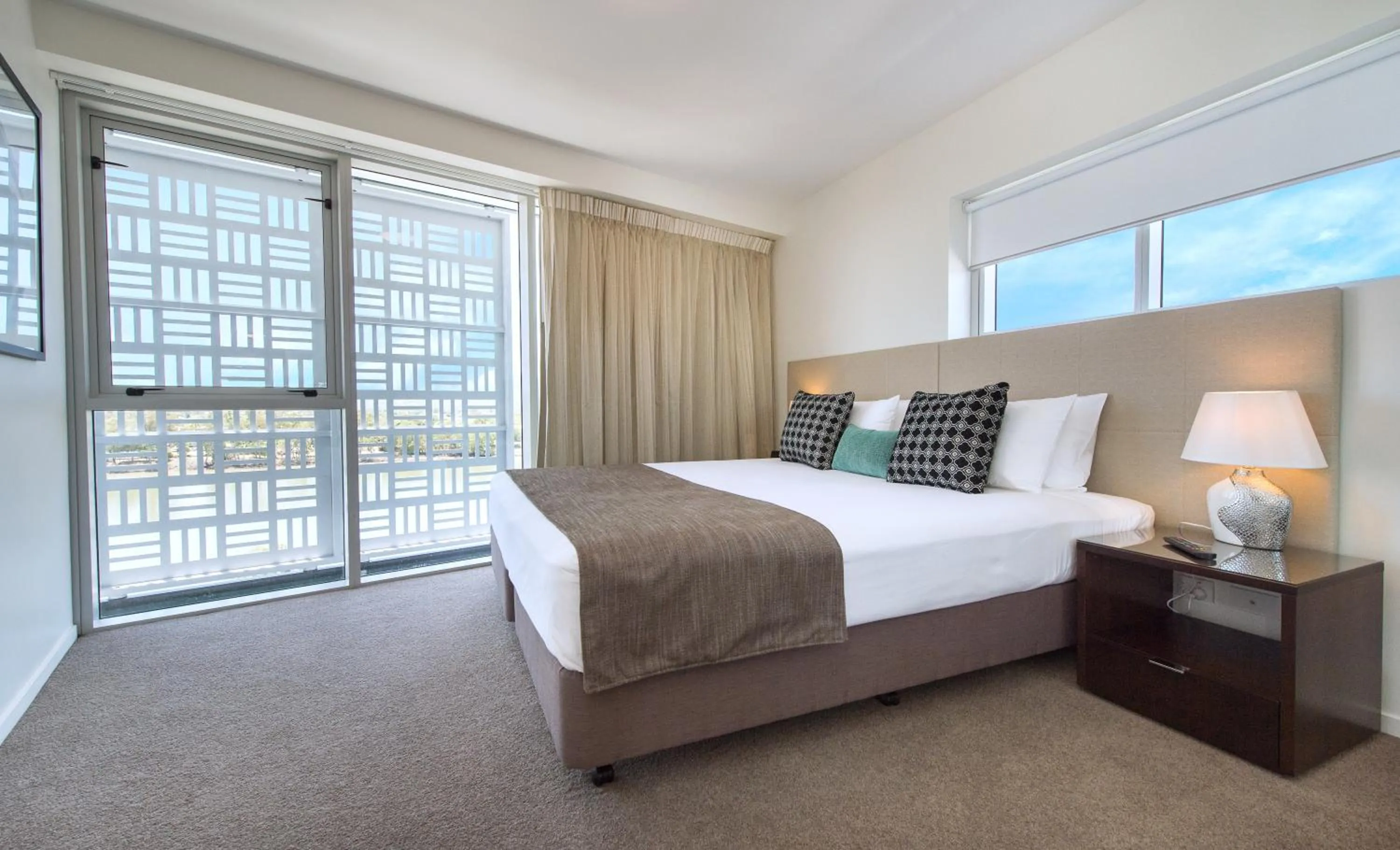 Bed in Empire Apartment Hotel Rockhampton