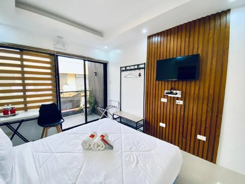 Communal lounge/ TV room in Marketpoint Hotel